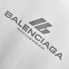 巴黎世家 2025春夏🆕Activewear镭射标识印花短袖T恤,新潮帅气的限量美款中裁短T,细节品质一 巴黎世家 2025春夏🆕Activewear镭射标识印花短袖T恤,新潮帅气的限量美款中裁短T,细节品质一