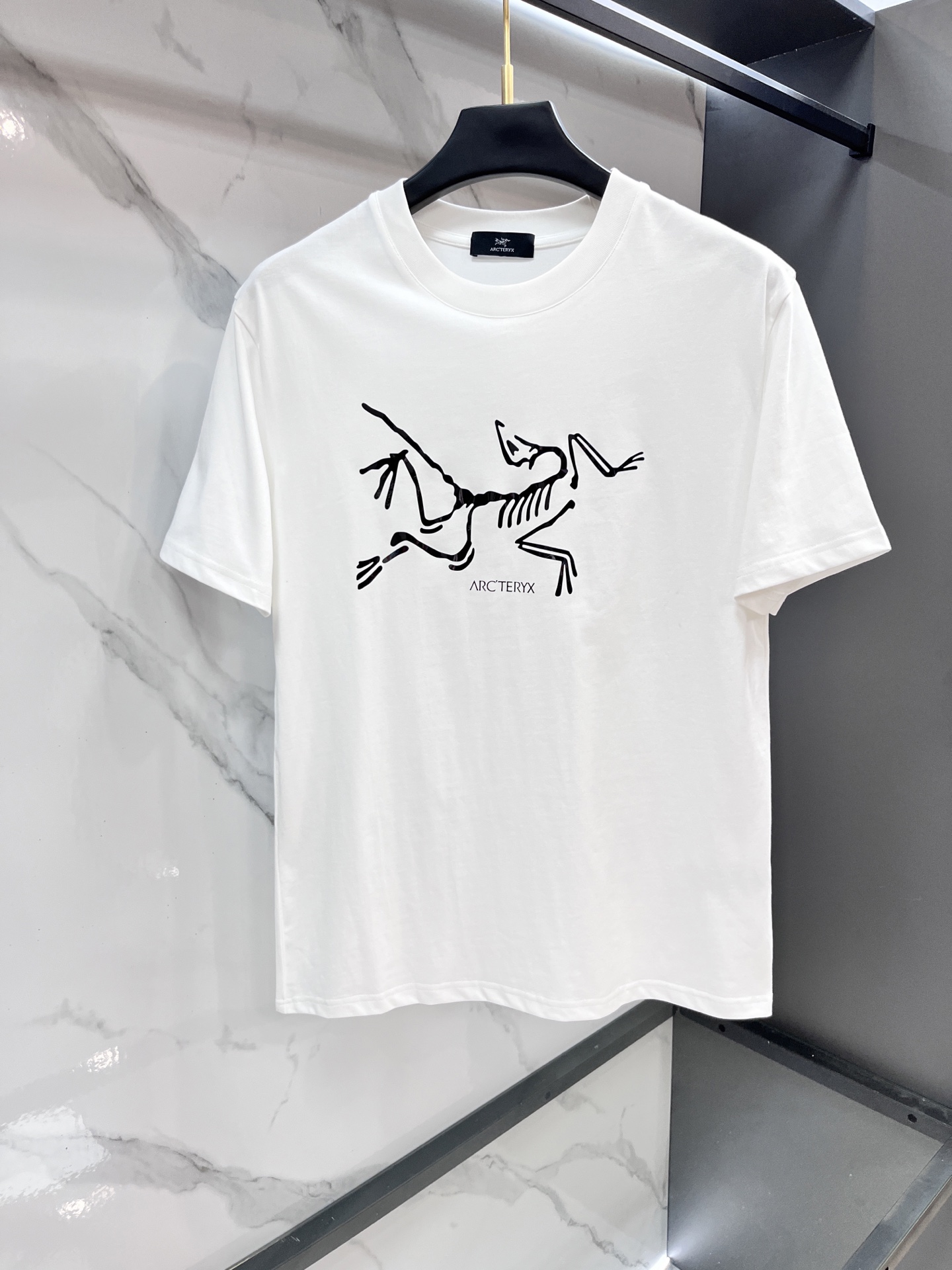 NO:527855,Archaeopteryx 25ss latest versatile short-sleeved style for men and women!  !  Multi-color combination of triangle marks on the back of the chest!  Specially customized fabrics!  In addition, the tight spinning process makes the fabric smooth and tight to get the high-end feeling of the overall fabric. The big brand provides it professionally and the quality is absolutely guaranteed. The thicker makes the overall high breathability and soft texture more prominent, and the full cotton texture causes extreme comfort.……………………………………………………………………………………………………………………………………………………………………………………………………………………………………………………………………………………………………………………………………………………………………………………………………………………………………………………………………………………………………………………………………………………………………………………………………………………………………………………………………………………………………………………………………………………………………………………………………………………………………………………………………………………………………………………………………………………………………………………………………………………………………………………………………………………………………………………………………………………………………………………………………………………………………19860909始祖鸟 25ss最新款百搭短袖男女同款！！多颜色组合心胸前间三角标后背刺绣工艺！特供定制面料！加上紧密纺纱工艺又使面料光滑紧密得到整体面料的高级感,大牌专业提供,质量绝对保证.偏厚使整体高透气和柔软性的质感更加凸显,饱满的棉质感引起极度舒适.…………………………………………………… SizeM-XXXL,arc'teryx,T-shirt,alexander wang,Men's clothing