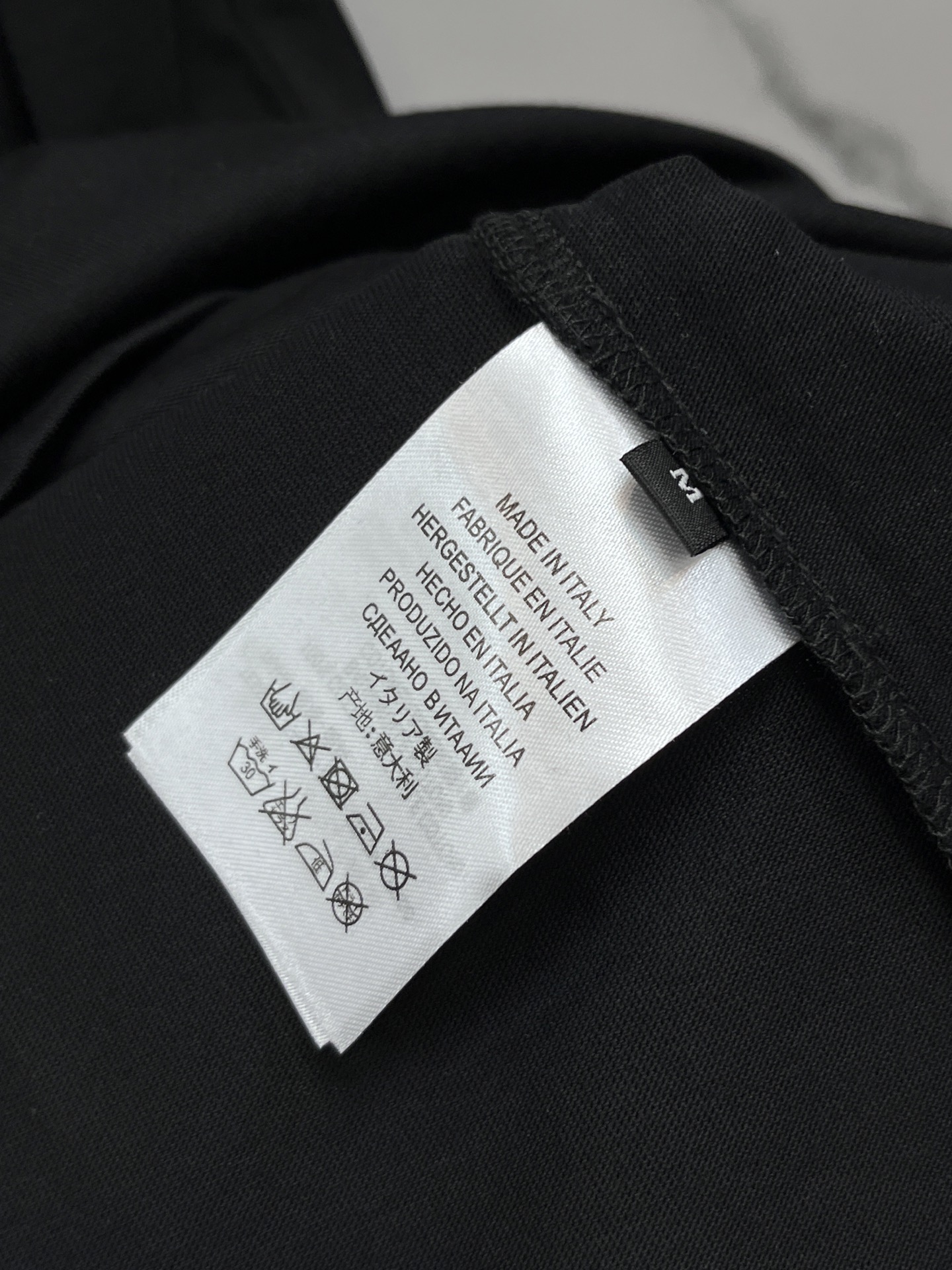 Gucci 2025春夏新款首发最新款短袖圆领T恤 高端订制 设计前卫时尚！品牌logo重工艺印花设计 
