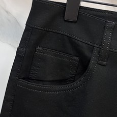 蒙口 2025SS早春新品薄款重工休闲牛仔裤👖,进口优质水洗弹力面料,上身舒适透气有弹力,客供五金辅料装 蒙口 2025SS早春新品薄款重工休闲牛仔裤👖,进口优质水洗弹力面料,上身舒适透气有弹力,客供五金辅料装