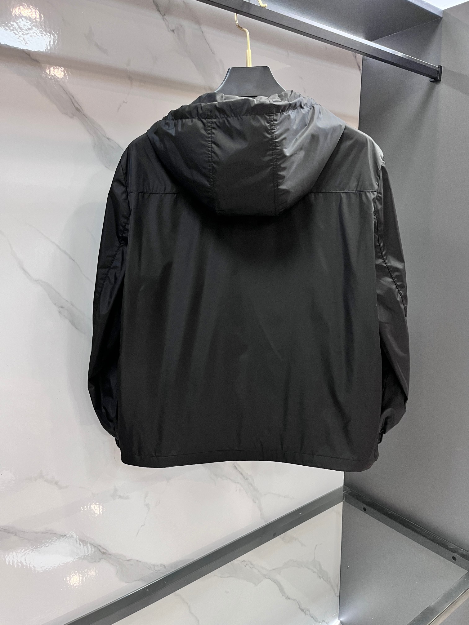 Burberry Early Autumn Jacket: Stylish, Windproof, and Featuring Signature Logo 6 a1758468236414 7852