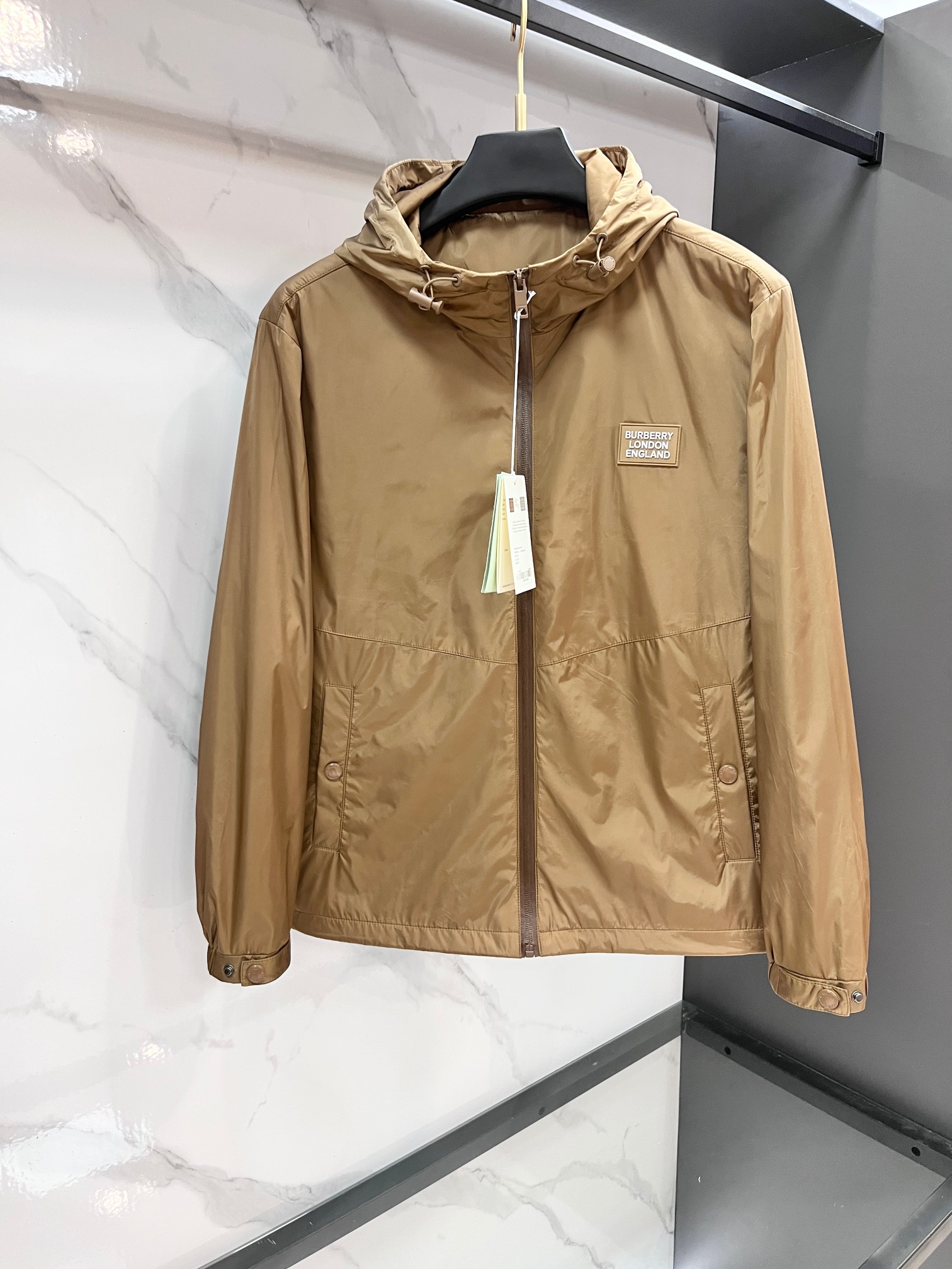 Burberry Early Autumn Jacket: Stylish, Windproof, and Featuring Signature Logo 2 a1758468236431 0581