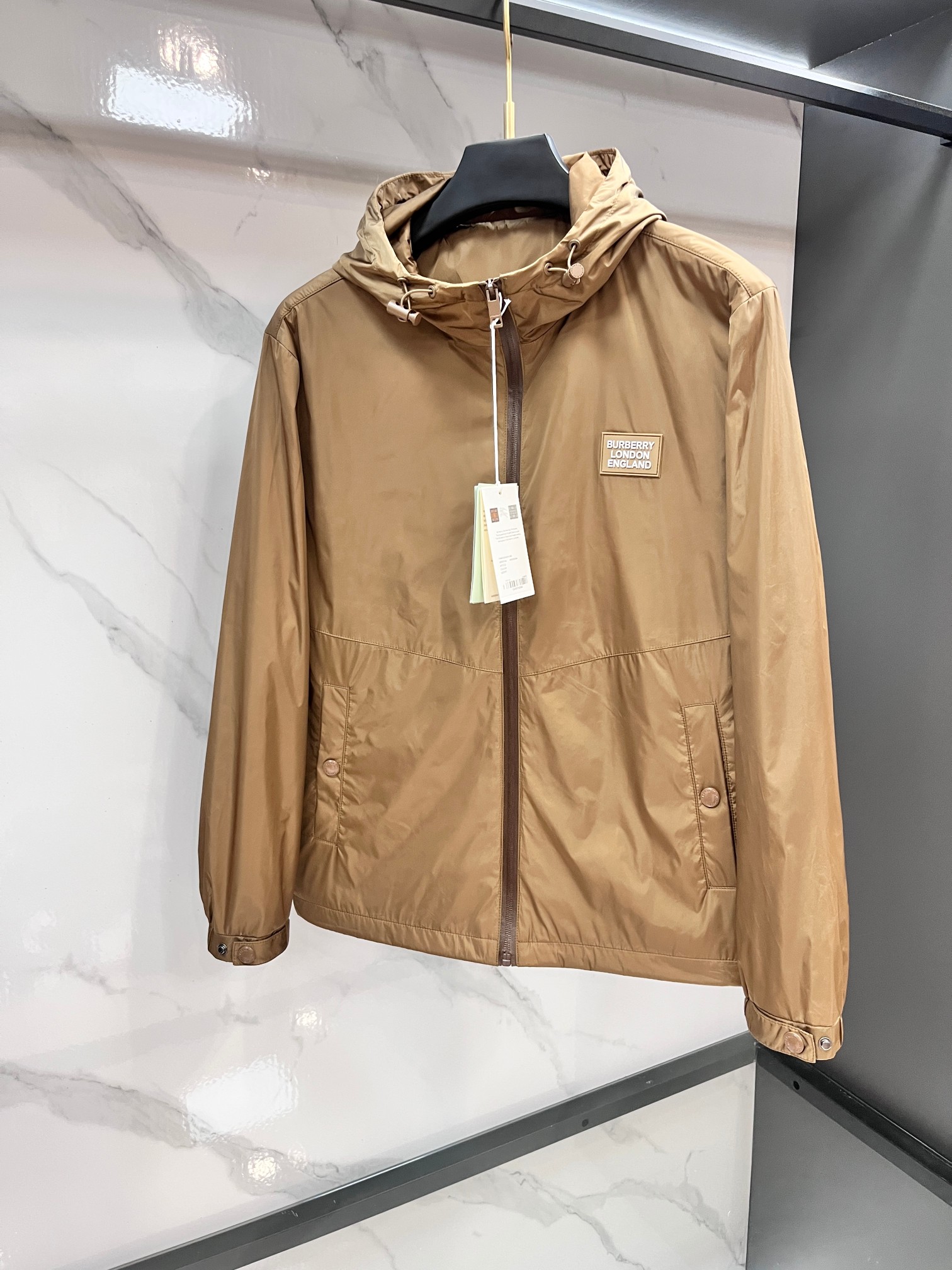 Burberry Early Autumn Jacket: Stylish, Windproof, and Featuring Signature Logo 4 a1758468236478 0673
