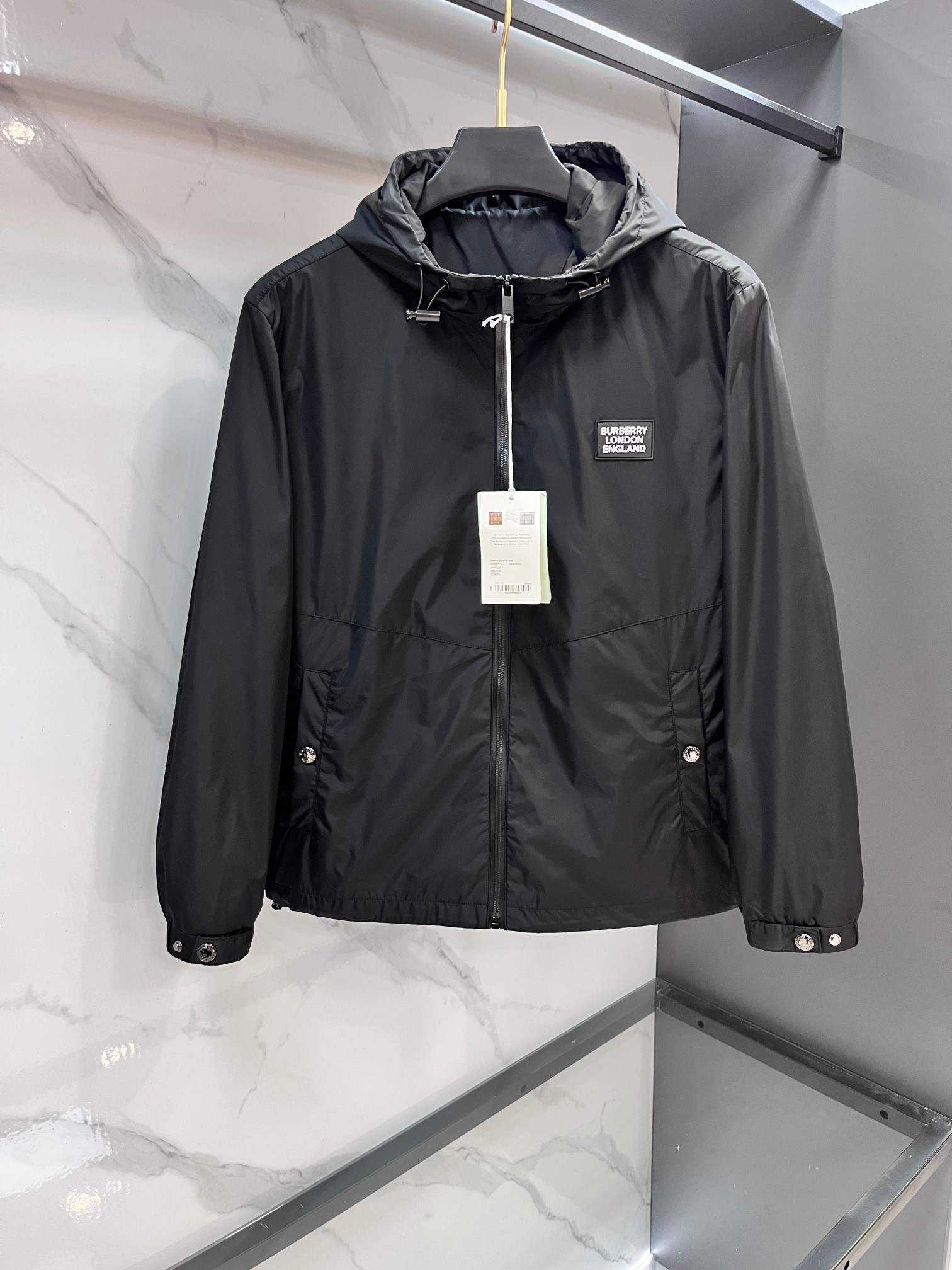 Burberry Early Autumn Jacket: Stylish, Windproof, and Featuring Signature Logo 3 a1758468236620 1222