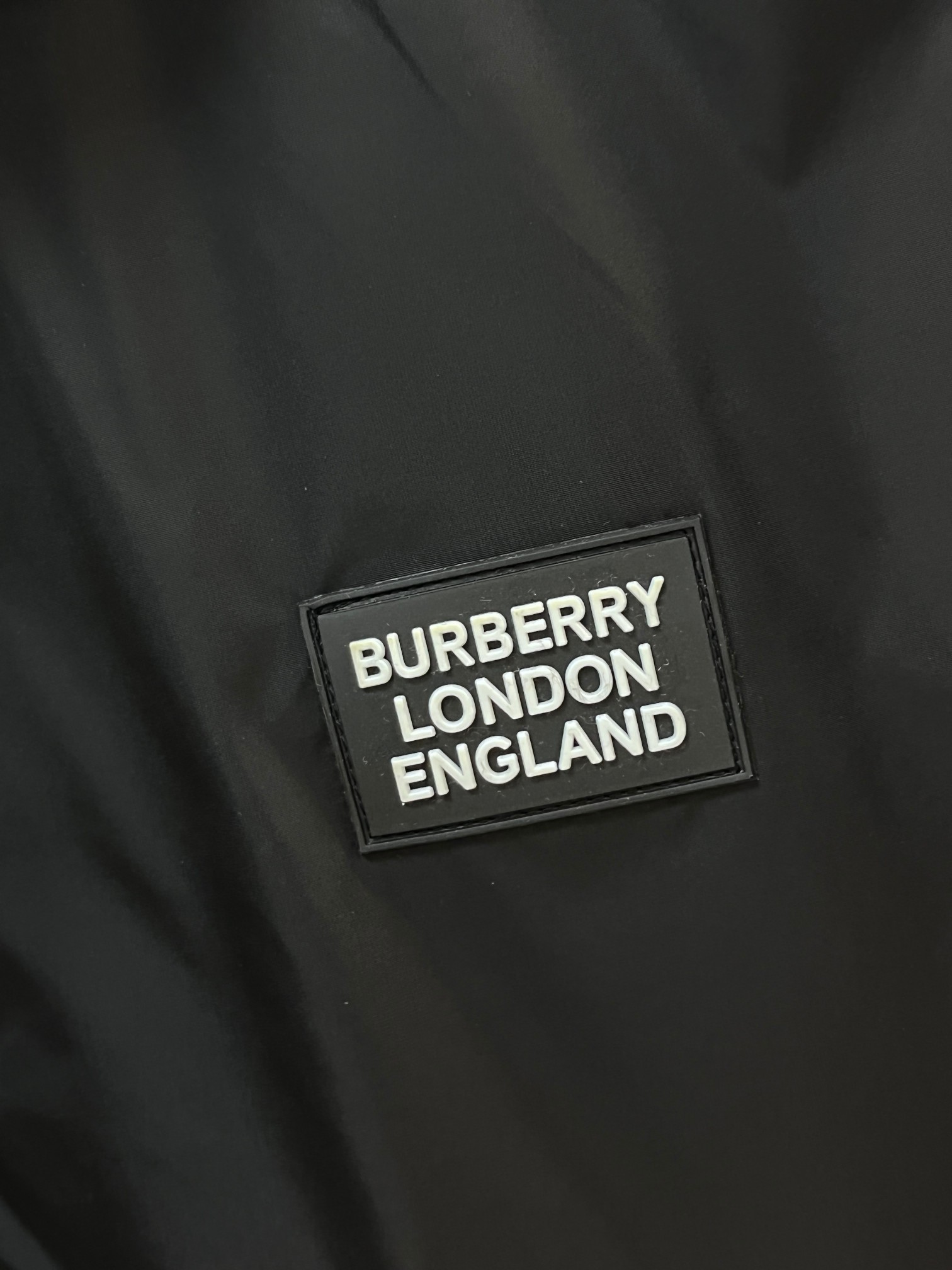 Burberry Early Autumn Jacket: Stylish, Windproof, and Featuring Signature Logo 9 a1758468239597 0414