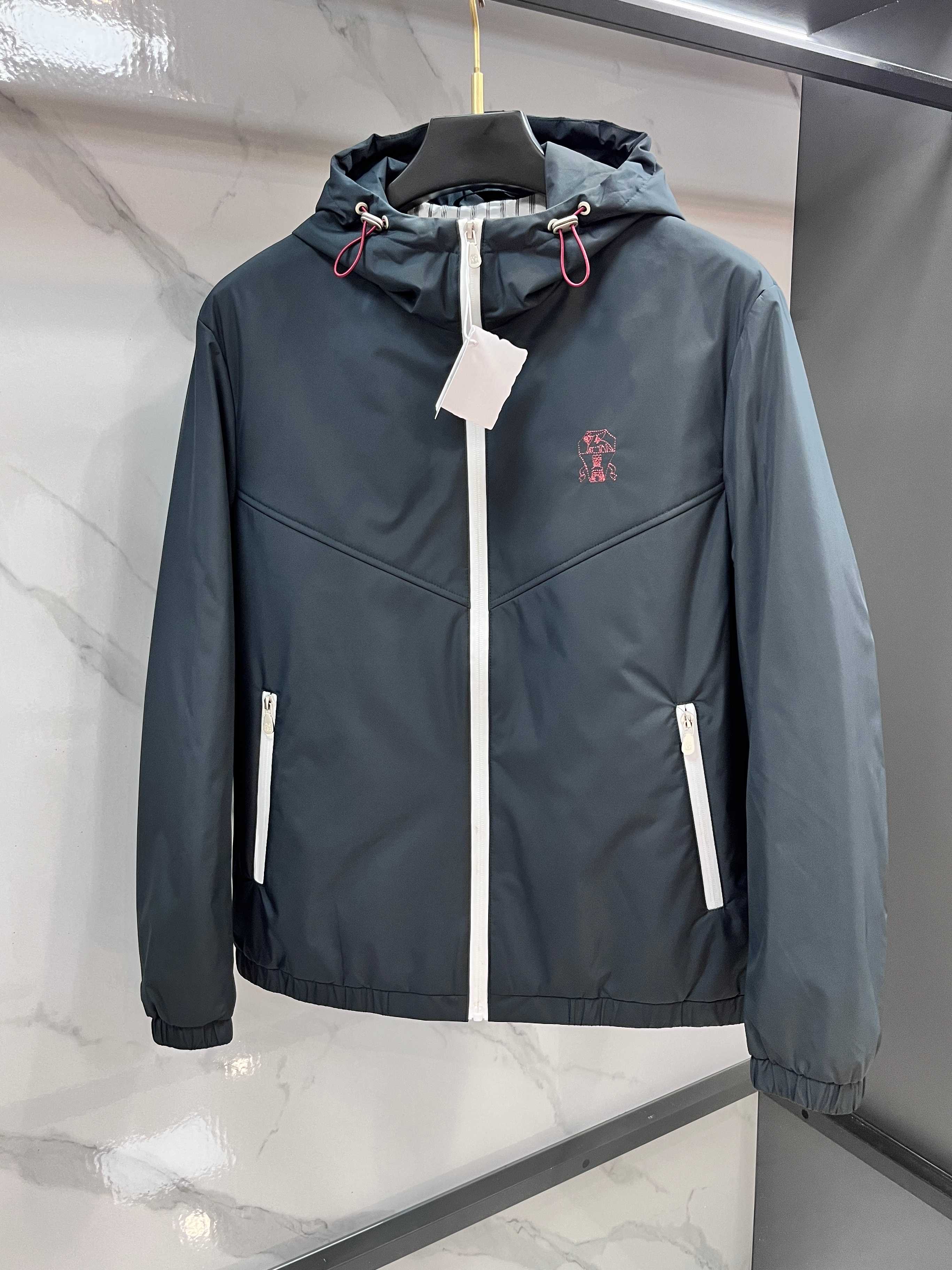 BC 25fw新款BC小标冲锋衣外套。客订专供面料，选用防水或防风功能性面料，经裁剪、缝制，保证版型挺括