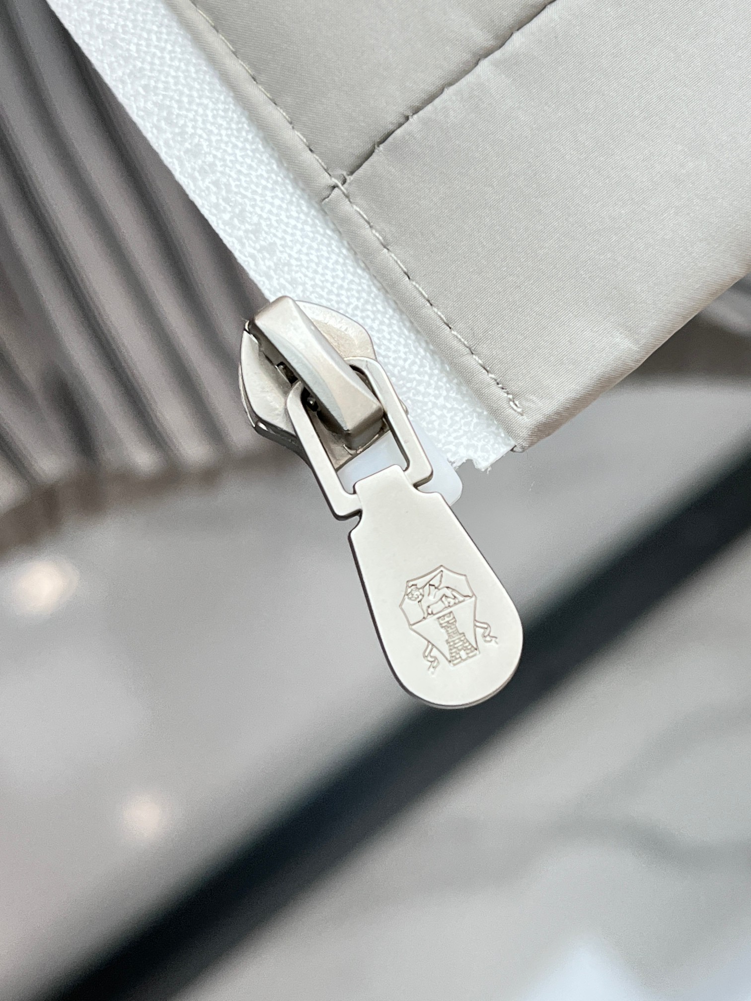 BC 25fw新款BC小标冲锋衣外套。客订专供面料，选用防水或防风功能性面料，经裁剪、缝制，保证版型挺括