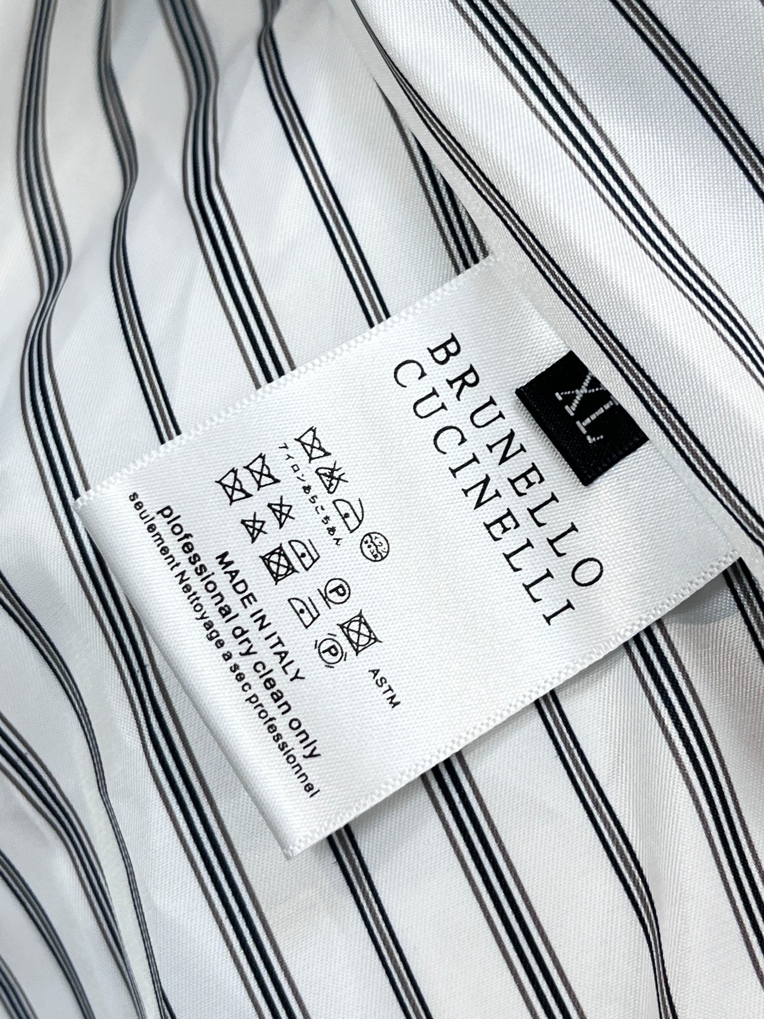 BC 25fw新款BC小标冲锋衣外套。客订专供面料，选用防水或防风功能性面料，经裁剪、缝制，保证版型挺括