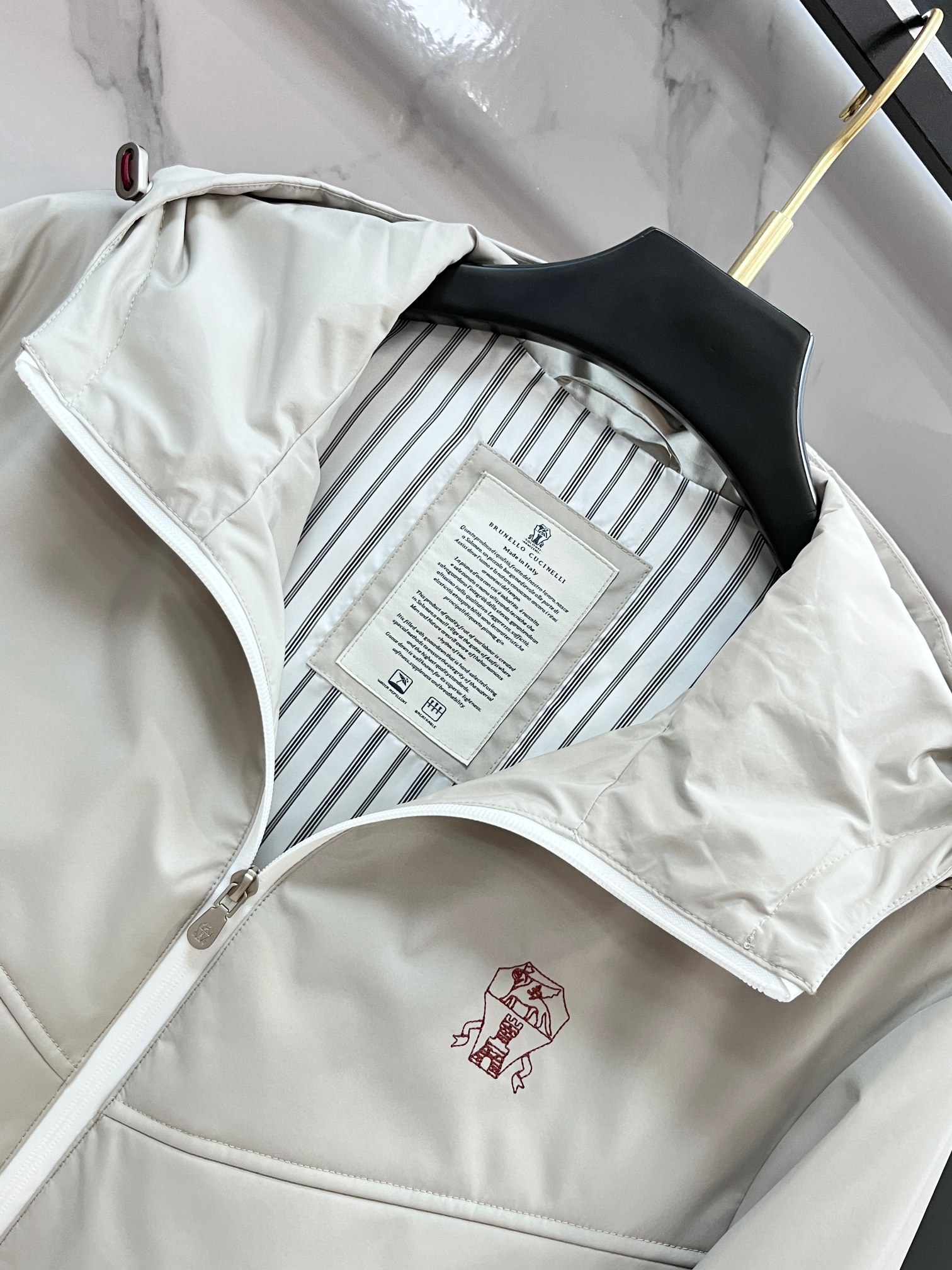 BC 25fw新款BC小标冲锋衣外套。客订专供面料，选用防水或防风功能性面料，经裁剪、缝制，保证版型挺括