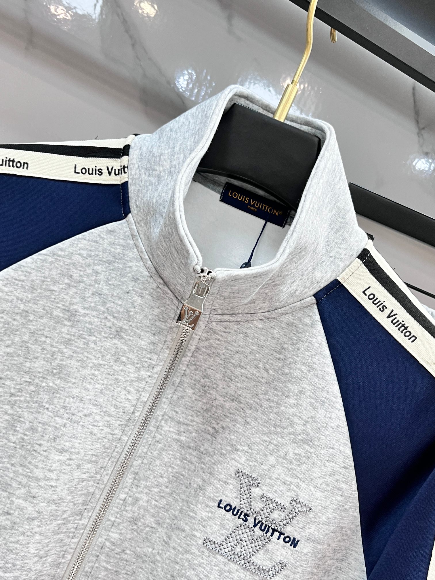 LV 秋冬最新品套装-同步有售，原单狠货休闲时尚套装，上身很有特点！吸睛而有亮点，进口高密度聚酯纤维面料