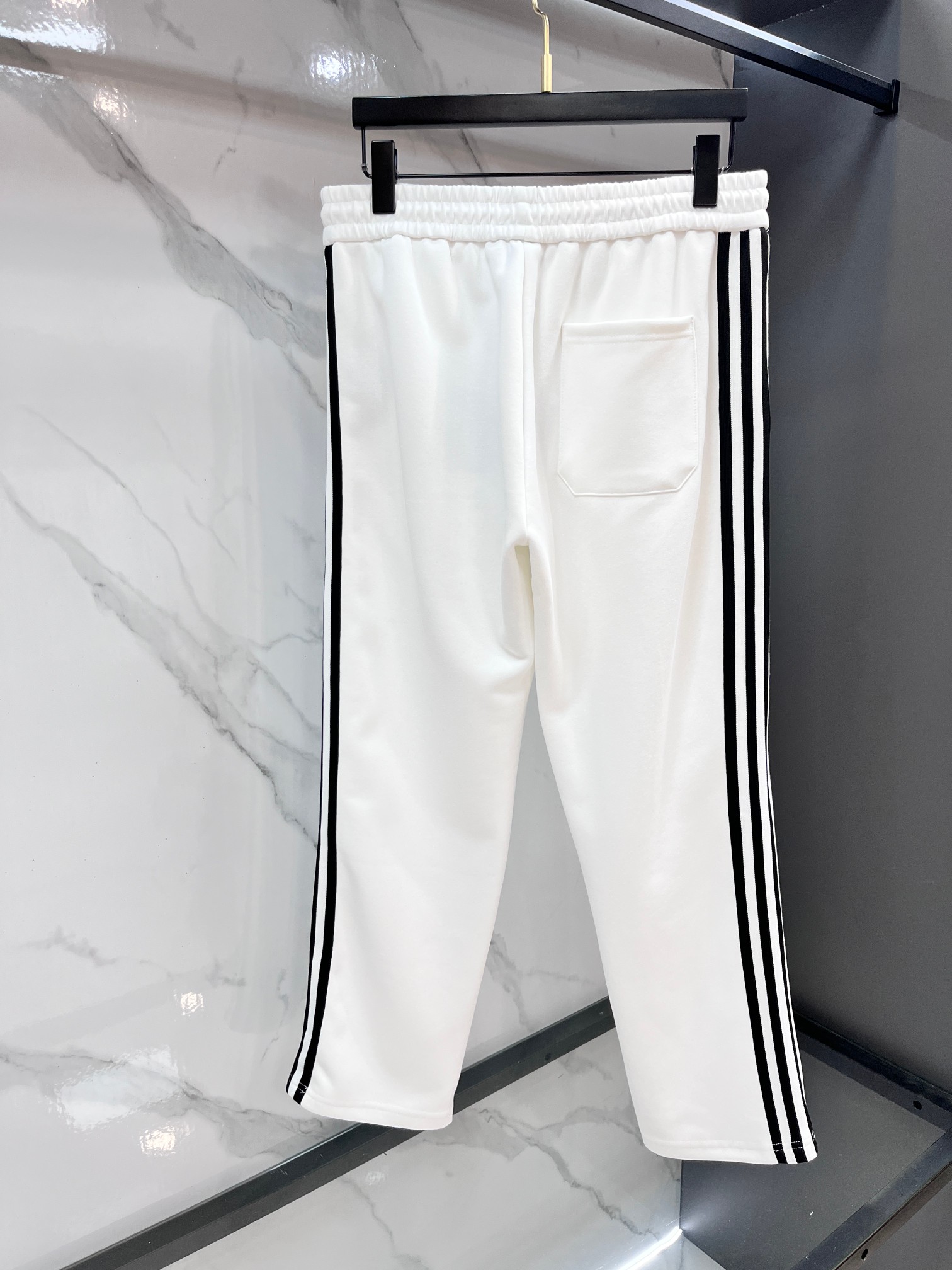 普拉达 秋冬最新品套装-同步有售，原单狠货休闲时尚套装，上身很有特点！吸睛而有亮点，进口高密度聚酯纤维面