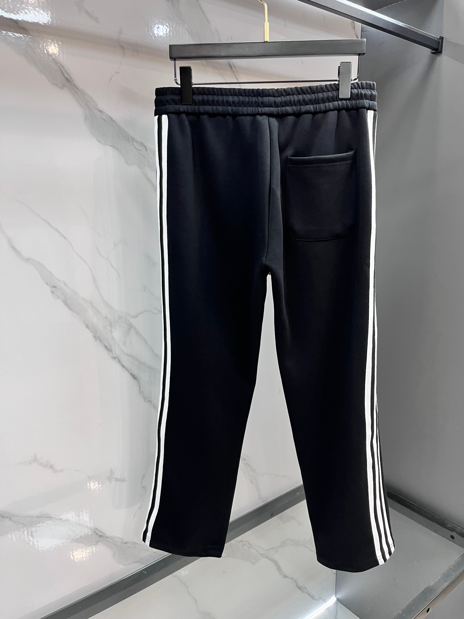 普拉达 秋冬最新品套装-同步有售，原单狠货休闲时尚套装，上身很有特点！吸睛而有亮点，进口高密度聚酯纤维面