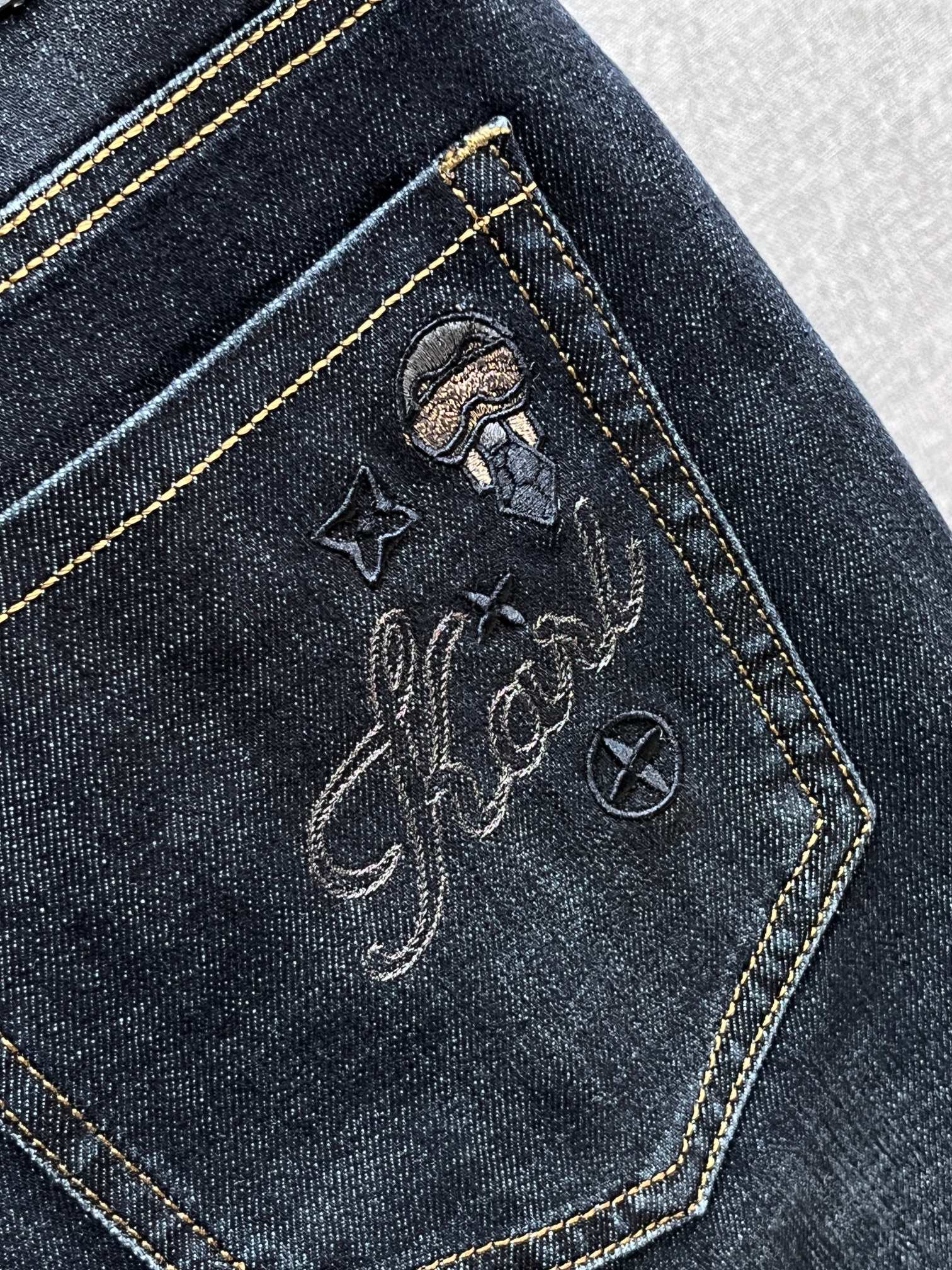 芬迪🔥高端定制、2025早秋最新款牛仔裤 柜台同步发售 原版定制 客供五金辅料 原单品质 进口固色牛仔弹