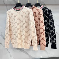 Gucci 2025秋冬新款毛衣 高品质意大利进口面料,高密度针织,时尚百搭毛衣,帅气十足。经典Logo Gucci 2025秋冬新款毛衣 高品质意大利进口面料,高密度针织,时尚百搭毛衣,帅气十足。经典Logo
