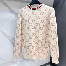 Gucci 2025秋冬新款毛衣 高品质意大利进口面料,高密度针织,时尚百搭毛衣,帅气十足。经典Logo Gucci 2025秋冬新款毛衣 高品质意大利进口面料,高密度针织,时尚百搭毛衣,帅气十足。经典Logo
