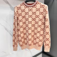 Gucci 2025秋冬新款毛衣 高品质意大利进口面料,高密度针织,时尚百搭毛衣,帅气十足。经典Logo Gucci 2025秋冬新款毛衣 高品质意大利进口面料,高密度针织,时尚百搭毛衣,帅气十足。经典Logo