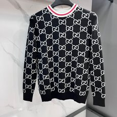 Gucci 2025秋冬新款毛衣 高品质意大利进口面料,高密度针织,时尚百搭毛衣,帅气十足。经典Logo Gucci 2025秋冬新款毛衣 高品质意大利进口面料,高密度针织,时尚百搭毛衣,帅气十足。经典Logo