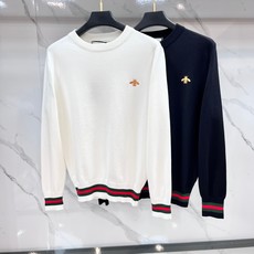 Guccu 2025秋冬新款毛衣 高品质意大利进口面料,高密度针织,时尚百搭毛衣,帅气十足。经典Logo Guccu 2025秋冬新款毛衣 高品质意大利进口面料,高密度针织,时尚百搭毛衣,帅气十足。经典Logo