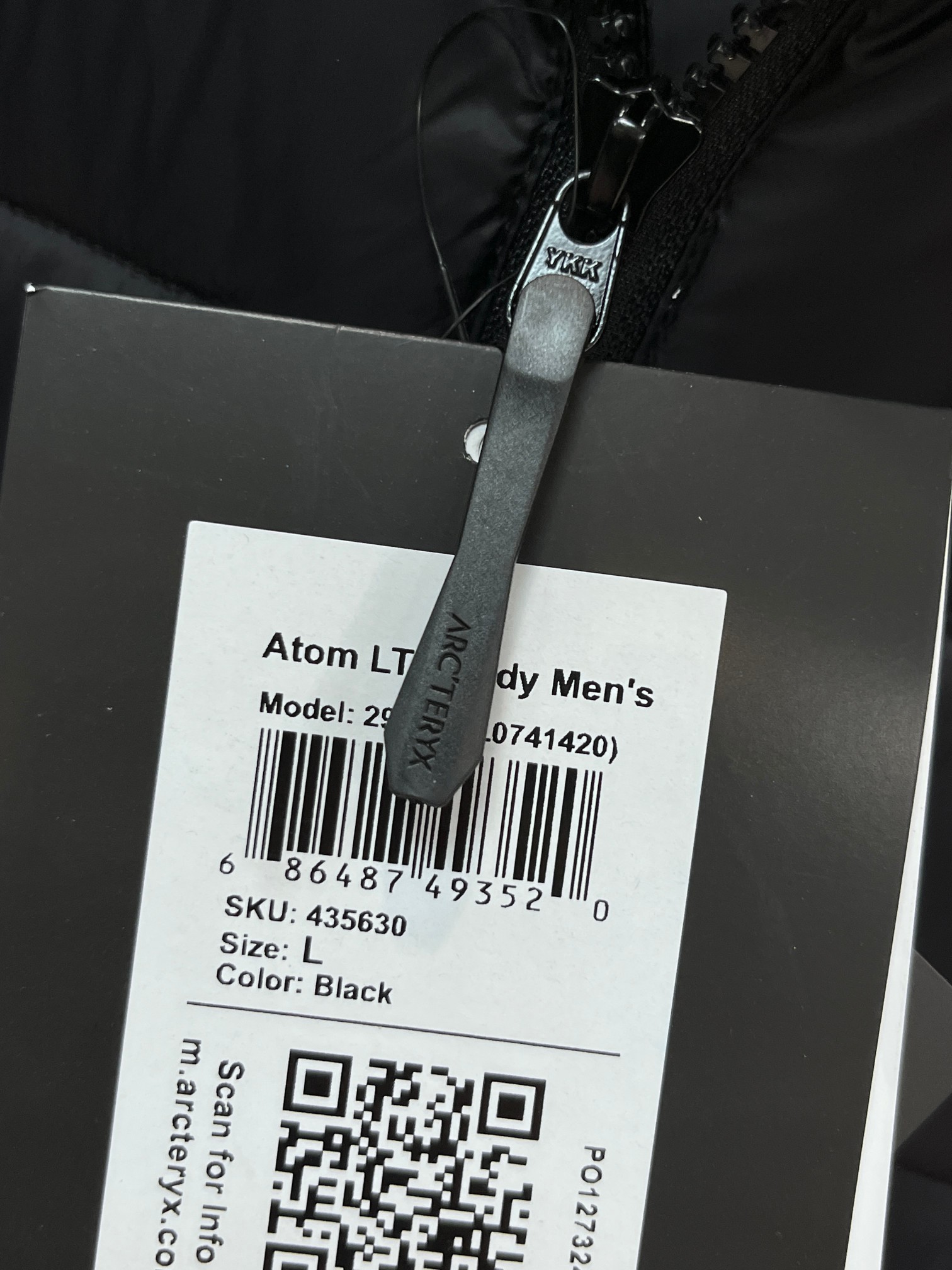 始祖鸟 2025秋冬新款连帽羽绒服外套，爆款来袭，高版本。内充90绒，蓬松又保暖，品相超级好。进口防风防