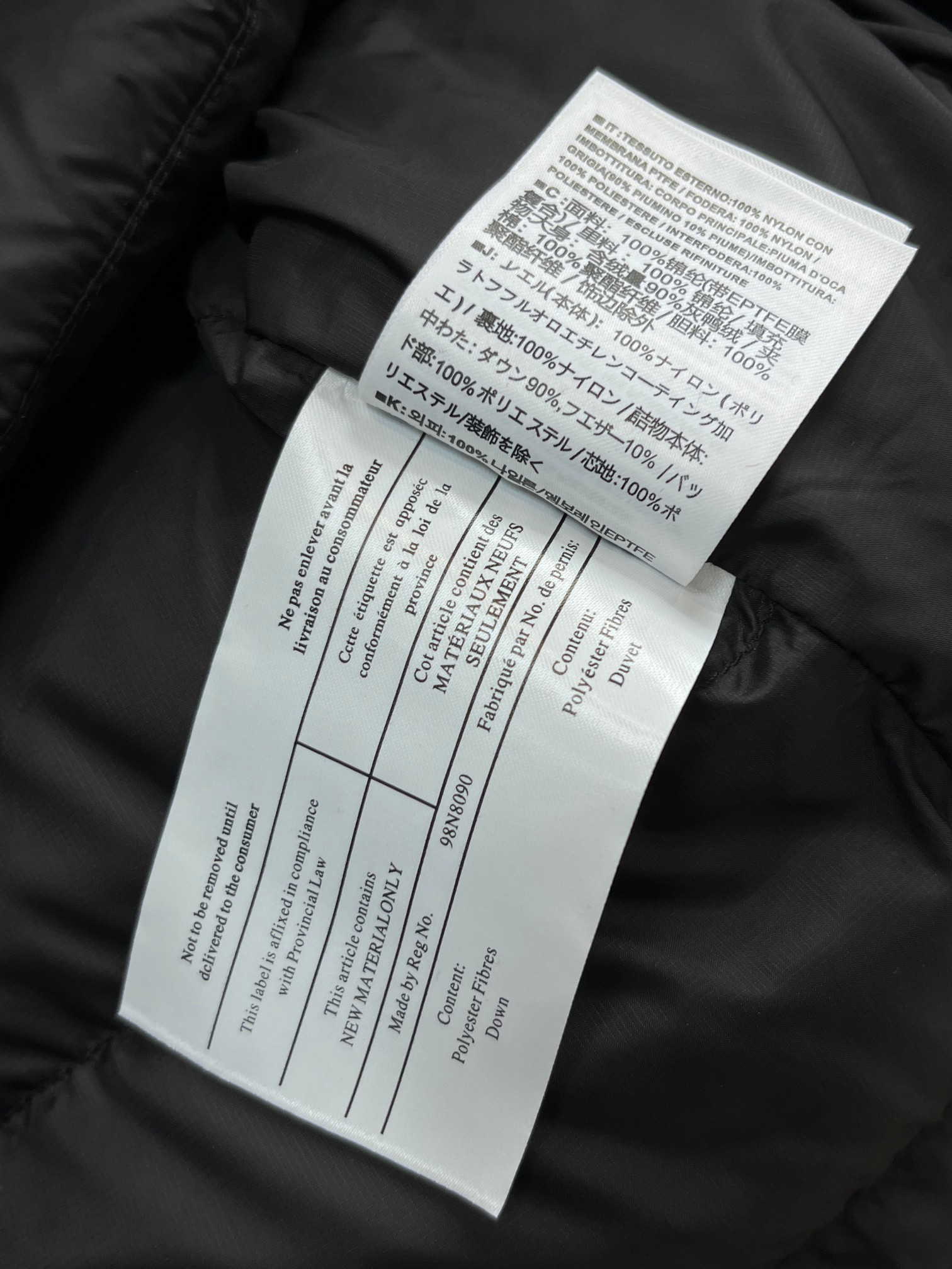 始祖鸟 2025秋冬新款连帽羽绒服外套，爆款来袭，高版本。内充90绒，蓬松又保暖，品相超级好。进口防风防