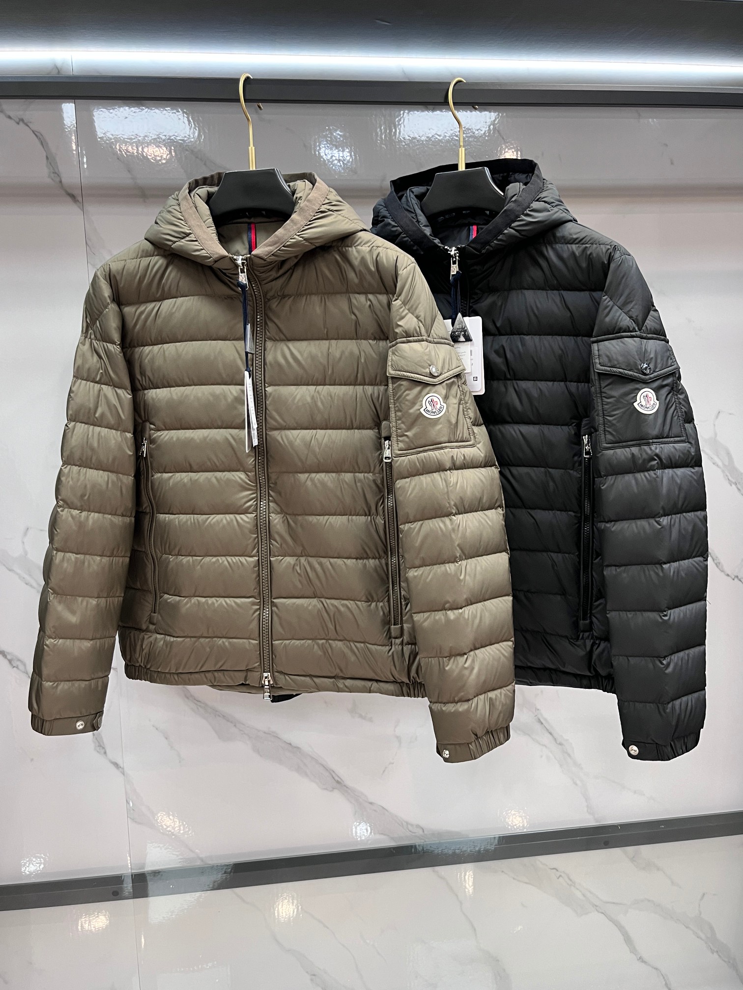 蒙口 Moner Galion短款连帽羽绒服.特级鹅绒填充十原厂替换面料十原厂配套五金.吊牌条码款号齐全