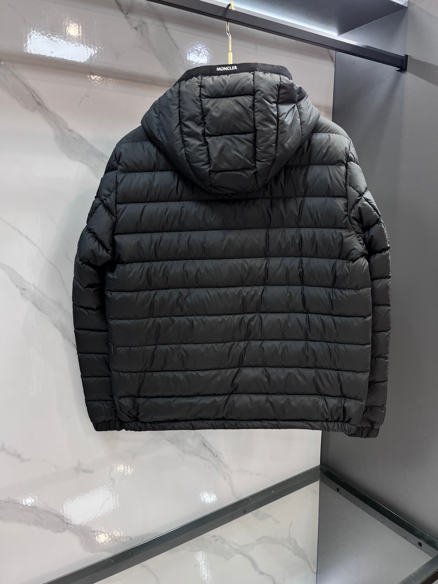 蒙口 Moner Galion短款连帽羽绒服.特级鹅绒填充十原厂替换面料十原厂配套五金.吊牌条码款号齐全