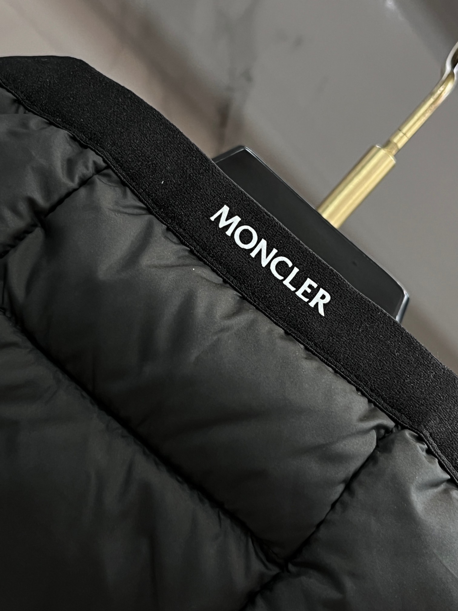 蒙口 Moner Galion短款连帽羽绒服.特级鹅绒填充十原厂替换面料十原厂配套五金.吊牌条码款号齐全