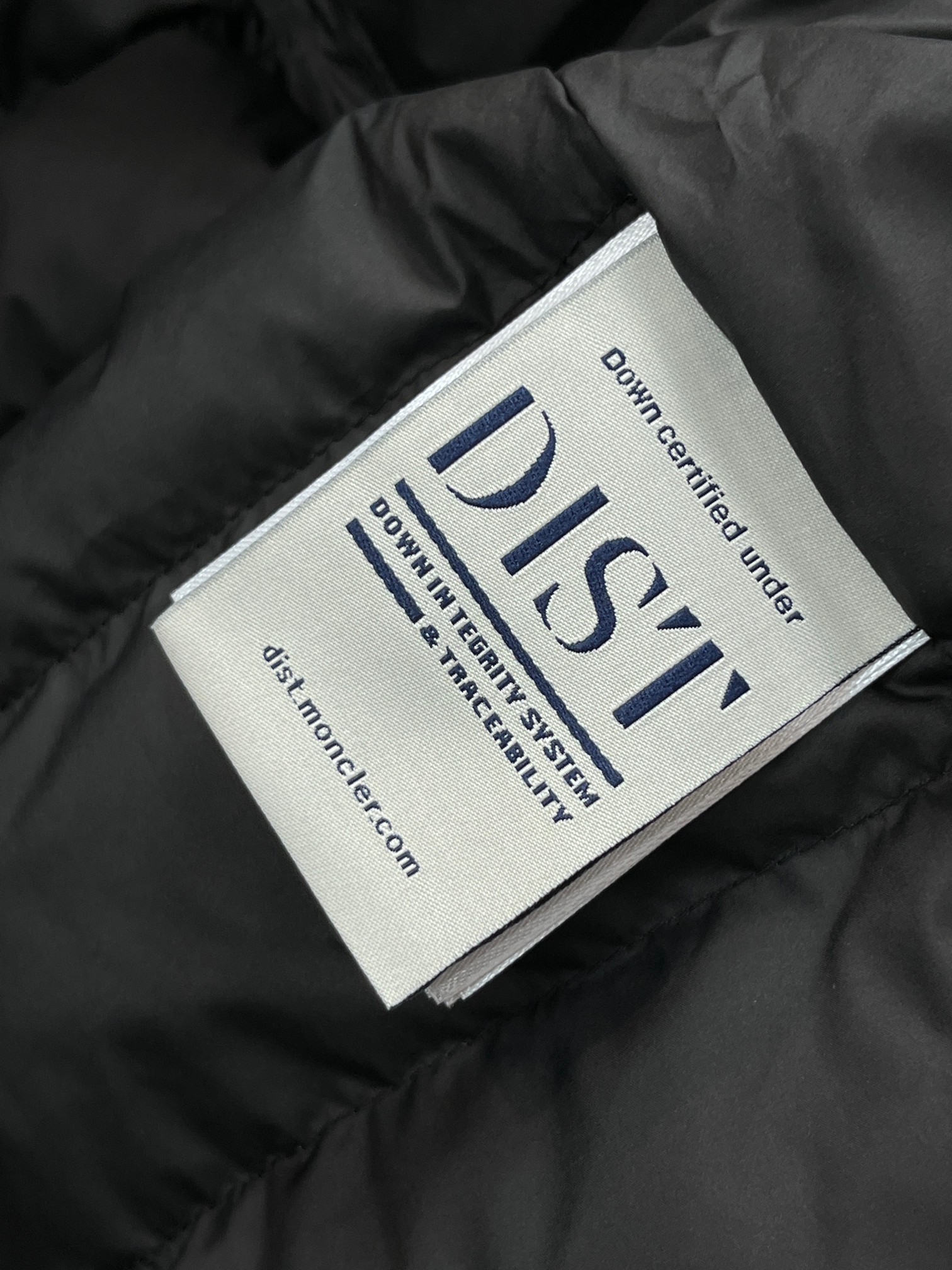 蒙口 Moner Galion短款连帽羽绒服.特级鹅绒填充十原厂替换面料十原厂配套五金.吊牌条码款号齐全