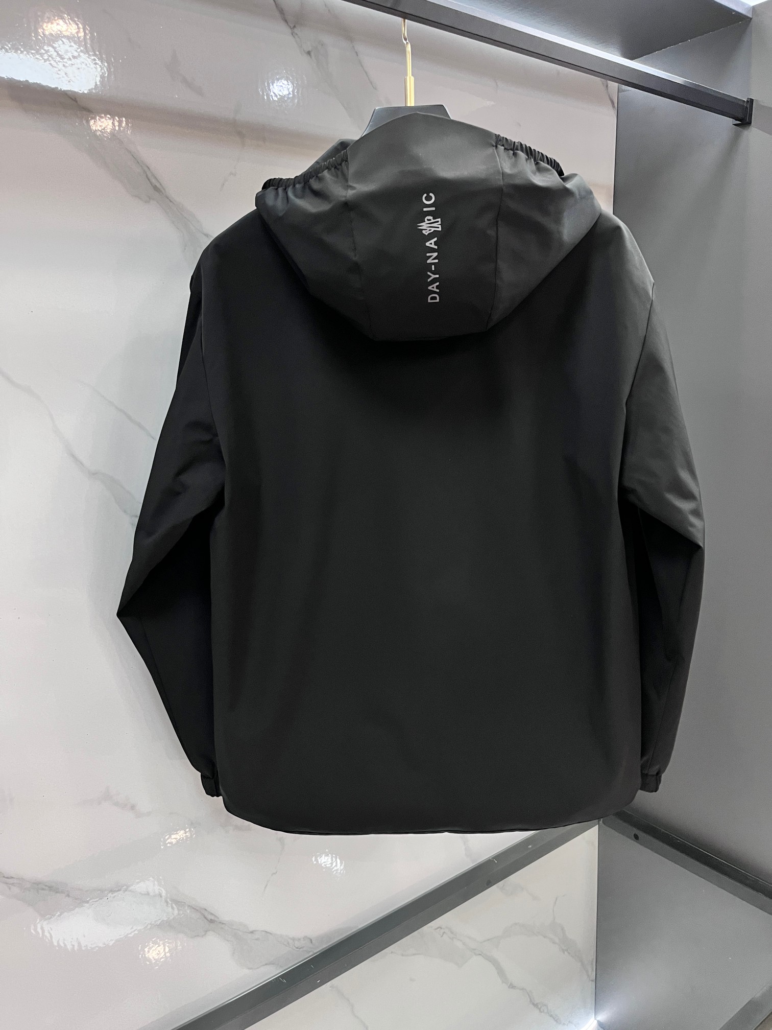 蒙口 25秋冬Moner Grenoble盟可睐男士连帽滑雪夹克羽绒服。作为Moner Grenoble