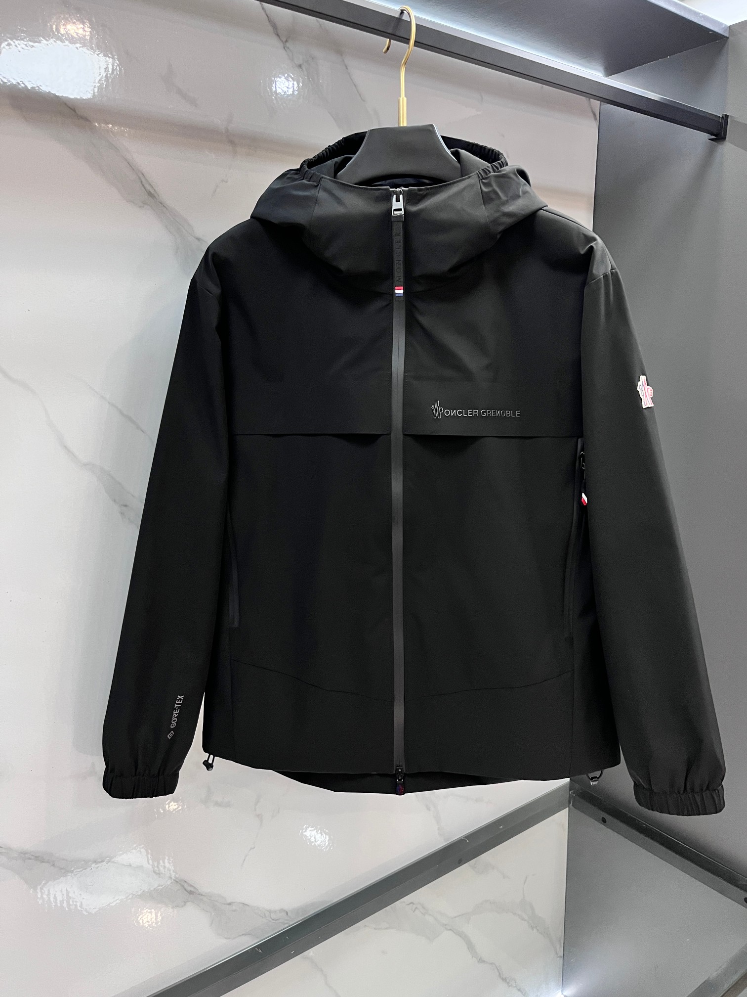 蒙口 25秋冬Moner Grenoble盟可睐男士连帽滑雪夹克羽绒服。作为Moner Grenoble