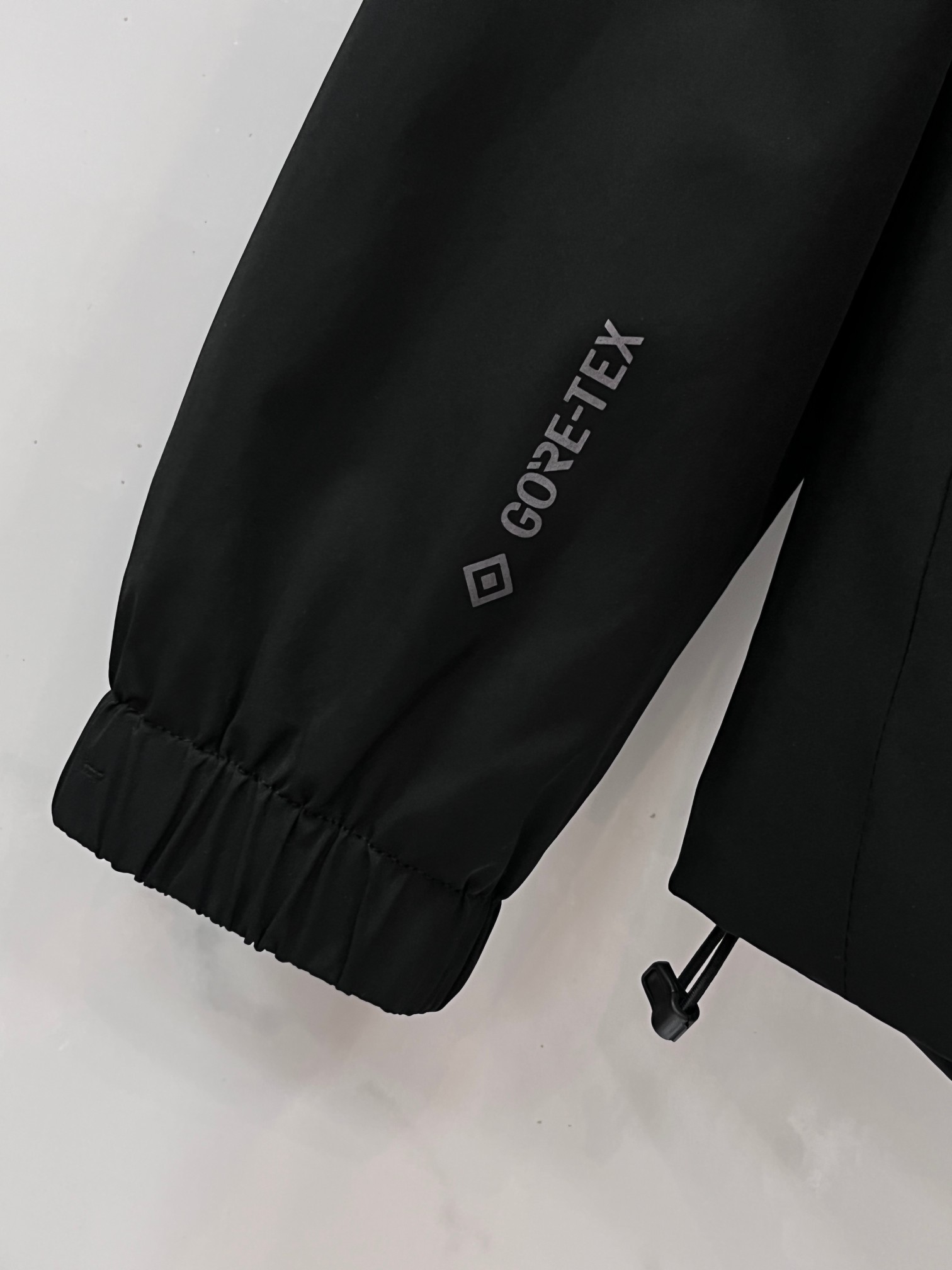 蒙口 25秋冬Moner Grenoble盟可睐男士连帽滑雪夹克羽绒服。作为Moner Grenoble