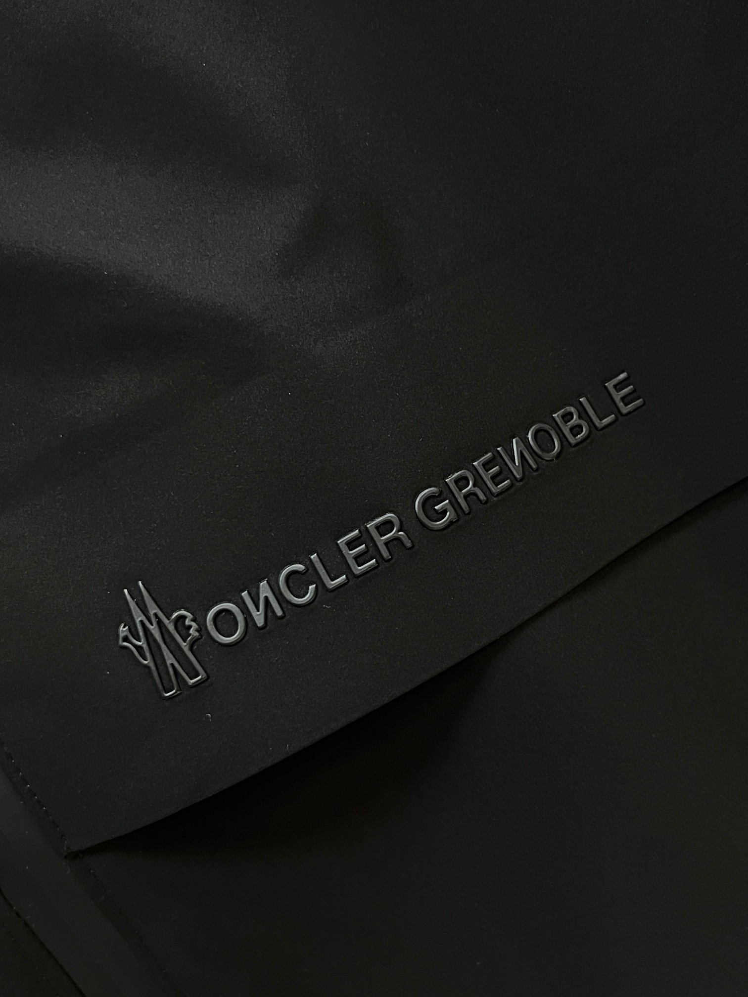 蒙口 25秋冬Moner Grenoble盟可睐男士连帽滑雪夹克羽绒服。作为Moner Grenoble