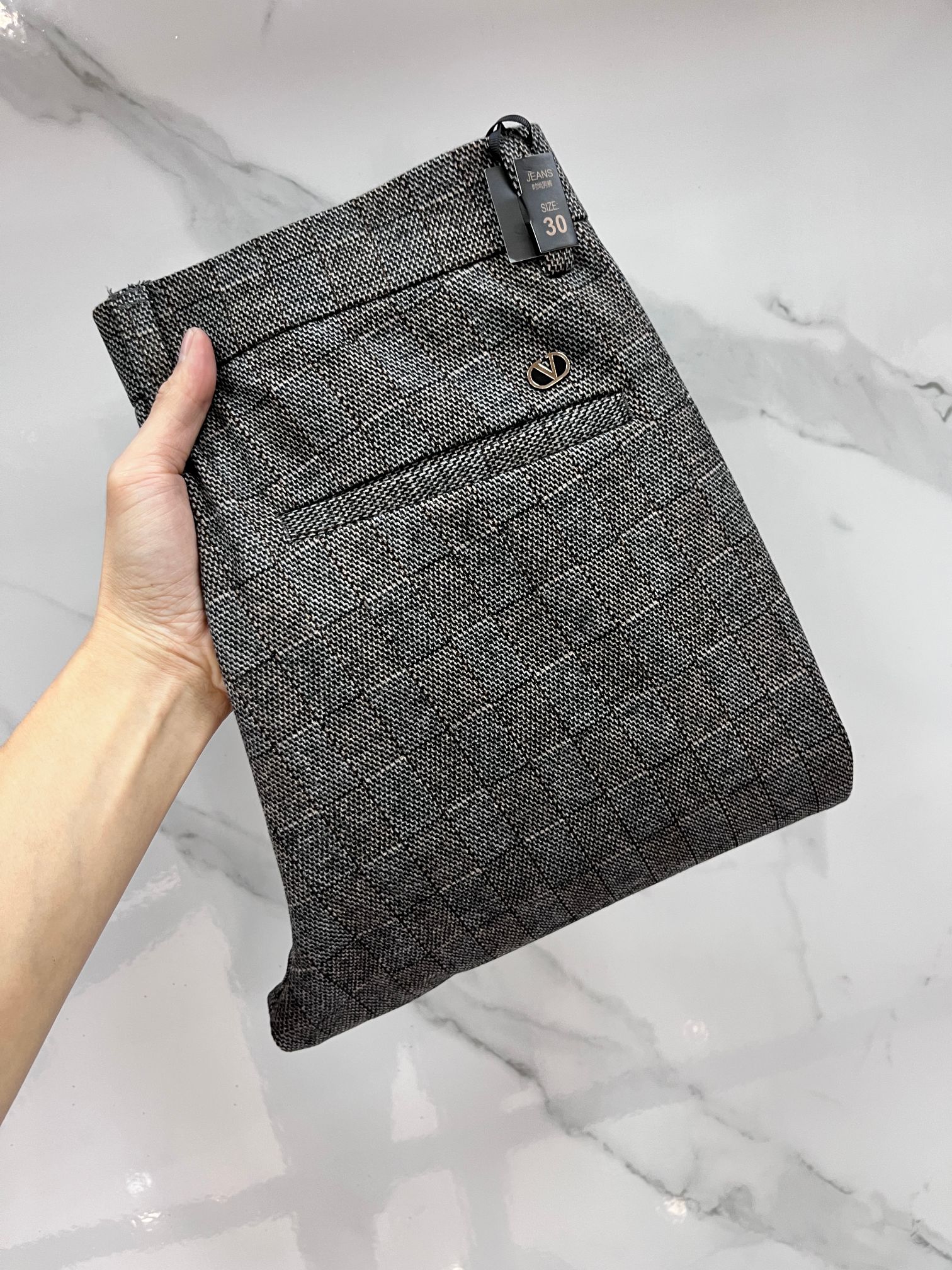 NO:725950,Support replacement after the year!  Valentino's best-selling new casual trousers at the counter, top-end high-end shipments, truly top-notch OEM factories with strict processes, suitable for various high-end gathering places, and can also be worn with casual jackets, professional development and research for 3 months, perfect fit!  Super comfortable, business fashion style!  ……………………………………………………………… Size29-38,,valentino,jackets & coats,19860909支持年后退换！ 华伦天奴 专柜热销新款休闲西裤,顶级高端出货,真正顶级代加工厂严格工序,适合出示各种聚会高级场所,亦可休闲外套搭穿,专业开发研究3个月调制,版型上身绝对！舒适度超高 商务时尚款 ！…………………………………………………… Size29-38,,valentino,jackets & coats,,Men's clothing