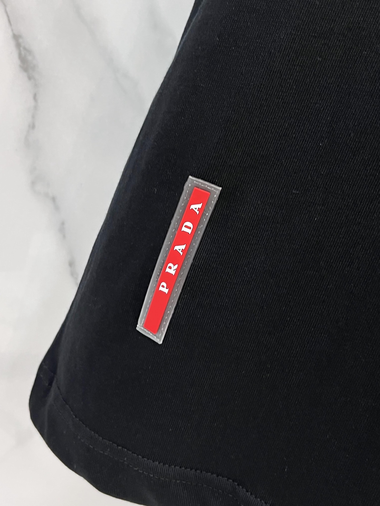 普拉达 25ss最新款百搭短袖男女同款！！多颜色组合心胸前间三角标后背刺绣工艺！特供定制面料！加上紧密纺