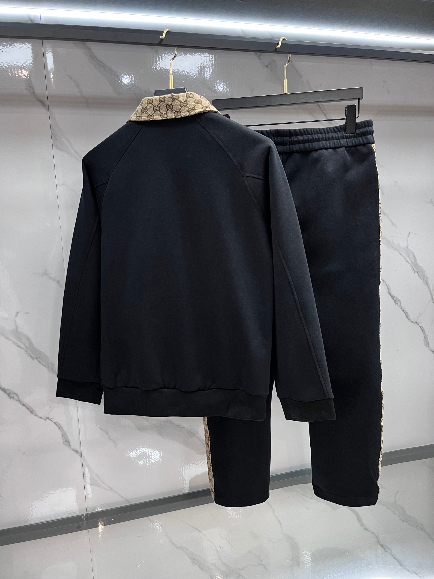 Gucci 秋冬最新品套装-同步有售，原单狠货休闲时尚套装，上身很有特点！吸睛而有亮点，进口高密度聚酯纤