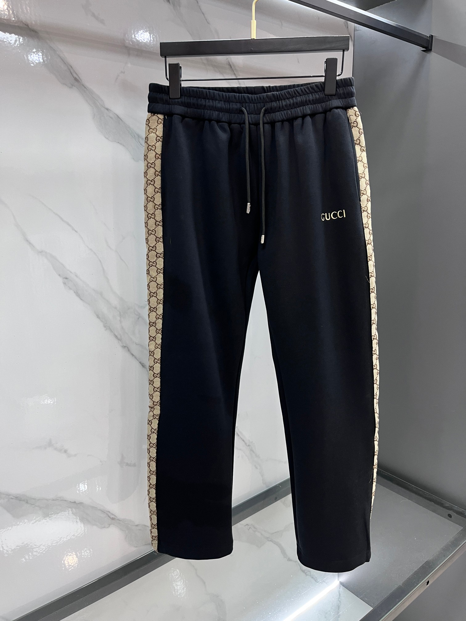 Gucci 秋冬最新品套装-同步有售，原单狠货休闲时尚套装，上身很有特点！吸睛而有亮点，进口高密度聚酯纤