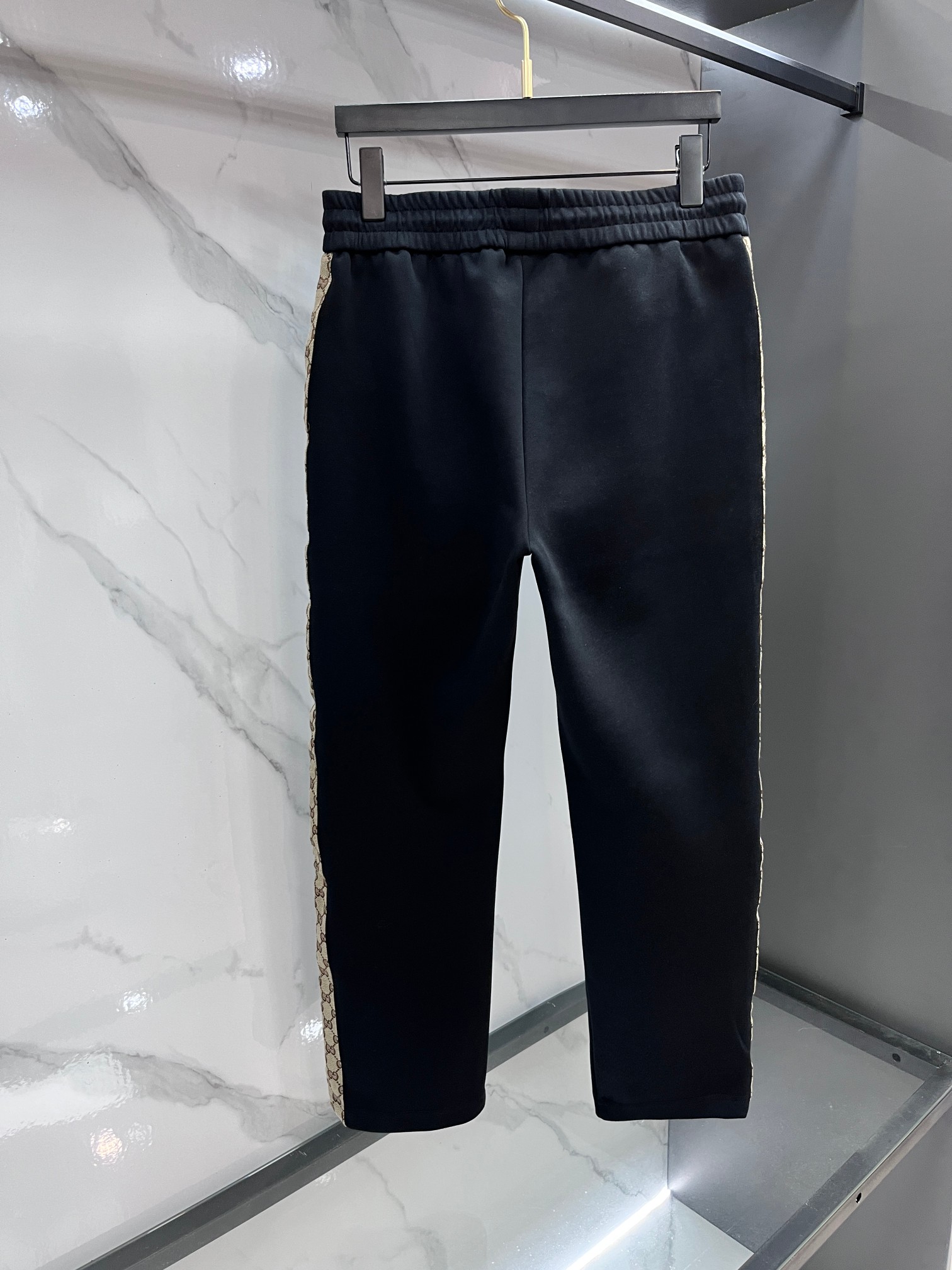 Gucci 秋冬最新品套装-同步有售，原单狠货休闲时尚套装，上身很有特点！吸睛而有亮点，进口高密度聚酯纤