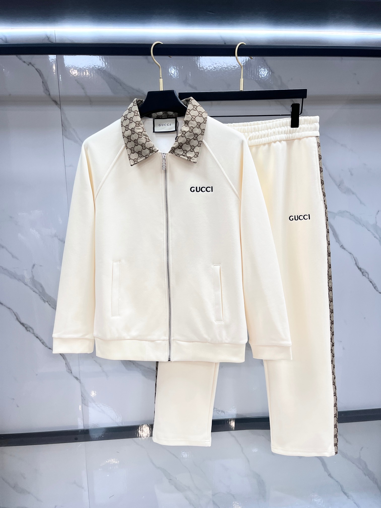 Gucci 秋冬最新品套装-同步有售，原单狠货休闲时尚套装，上身很有特点！吸睛而有亮点，进口高密度聚酯纤