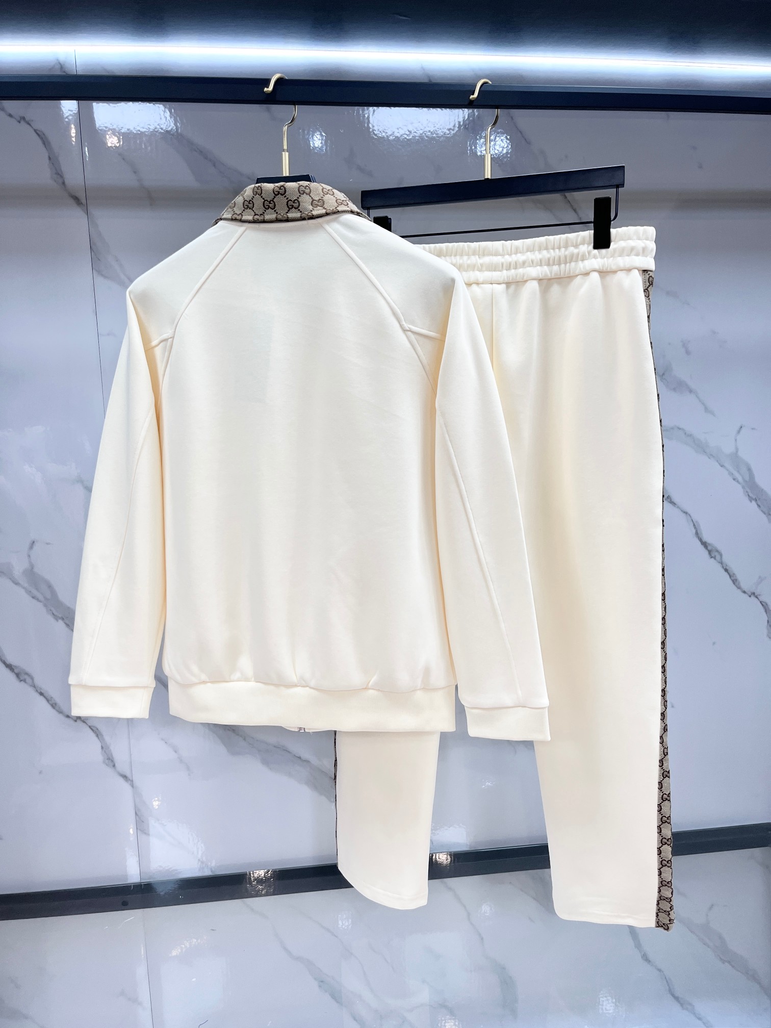 Gucci 秋冬最新品套装-同步有售，原单狠货休闲时尚套装，上身很有特点！吸睛而有亮点，进口高密度聚酯纤