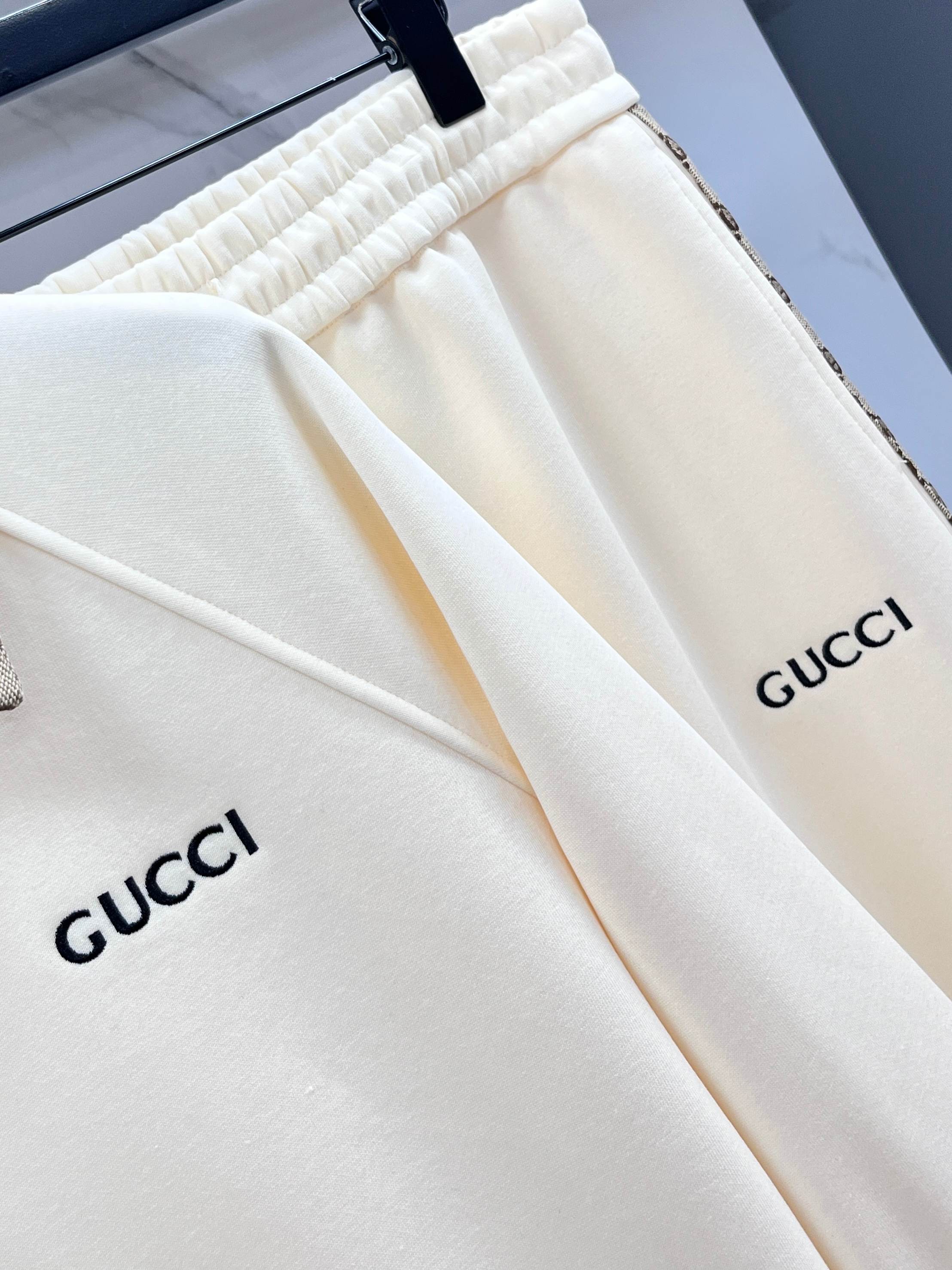 Gucci 秋冬最新品套装-同步有售，原单狠货休闲时尚套装，上身很有特点！吸睛而有亮点，进口高密度聚酯纤