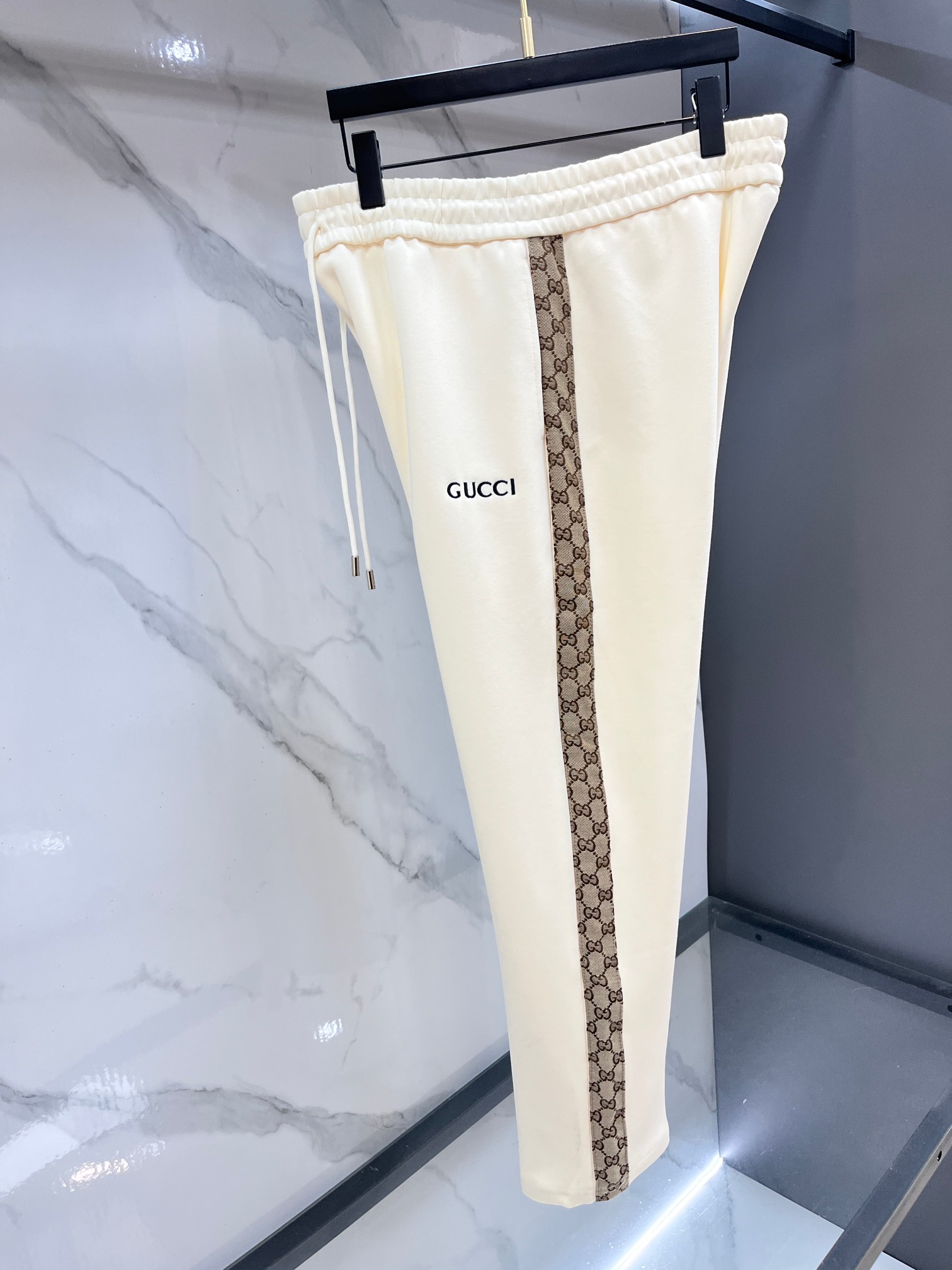 Gucci 秋冬最新品套装-同步有售，原单狠货休闲时尚套装，上身很有特点！吸睛而有亮点，进口高密度聚酯纤