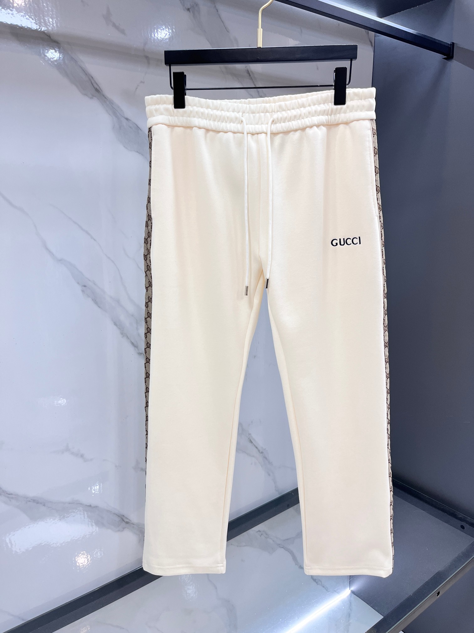 Gucci 秋冬最新品套装-同步有售，原单狠货休闲时尚套装，上身很有特点！吸睛而有亮点，进口高密度聚酯纤