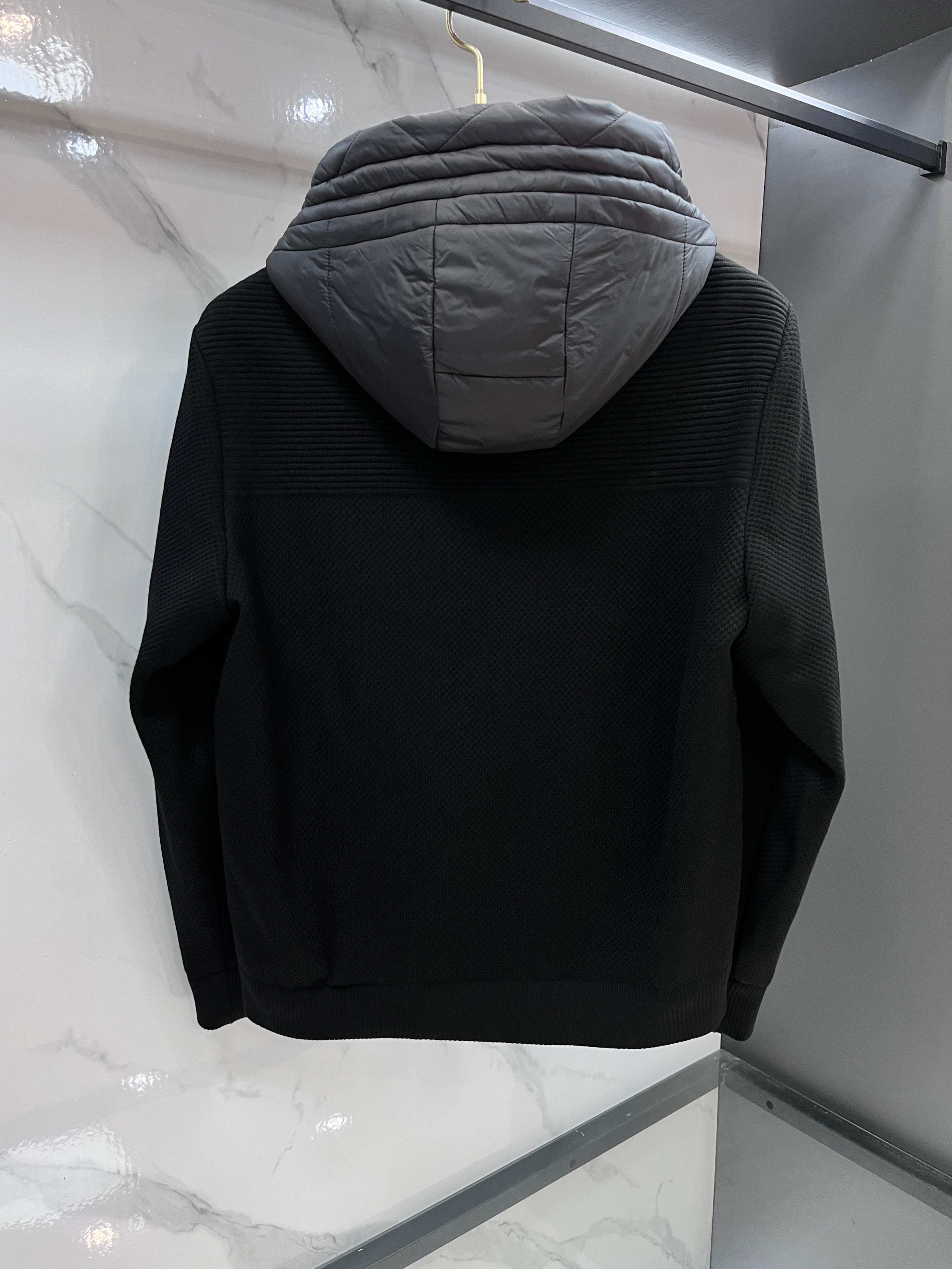 🆕 蒙口 经典加厚针织拼接连帽羽绒外套.软尼龙面料.上身更佳轻便舒适.特级鹅绒填充.填充超级饱满.全套原