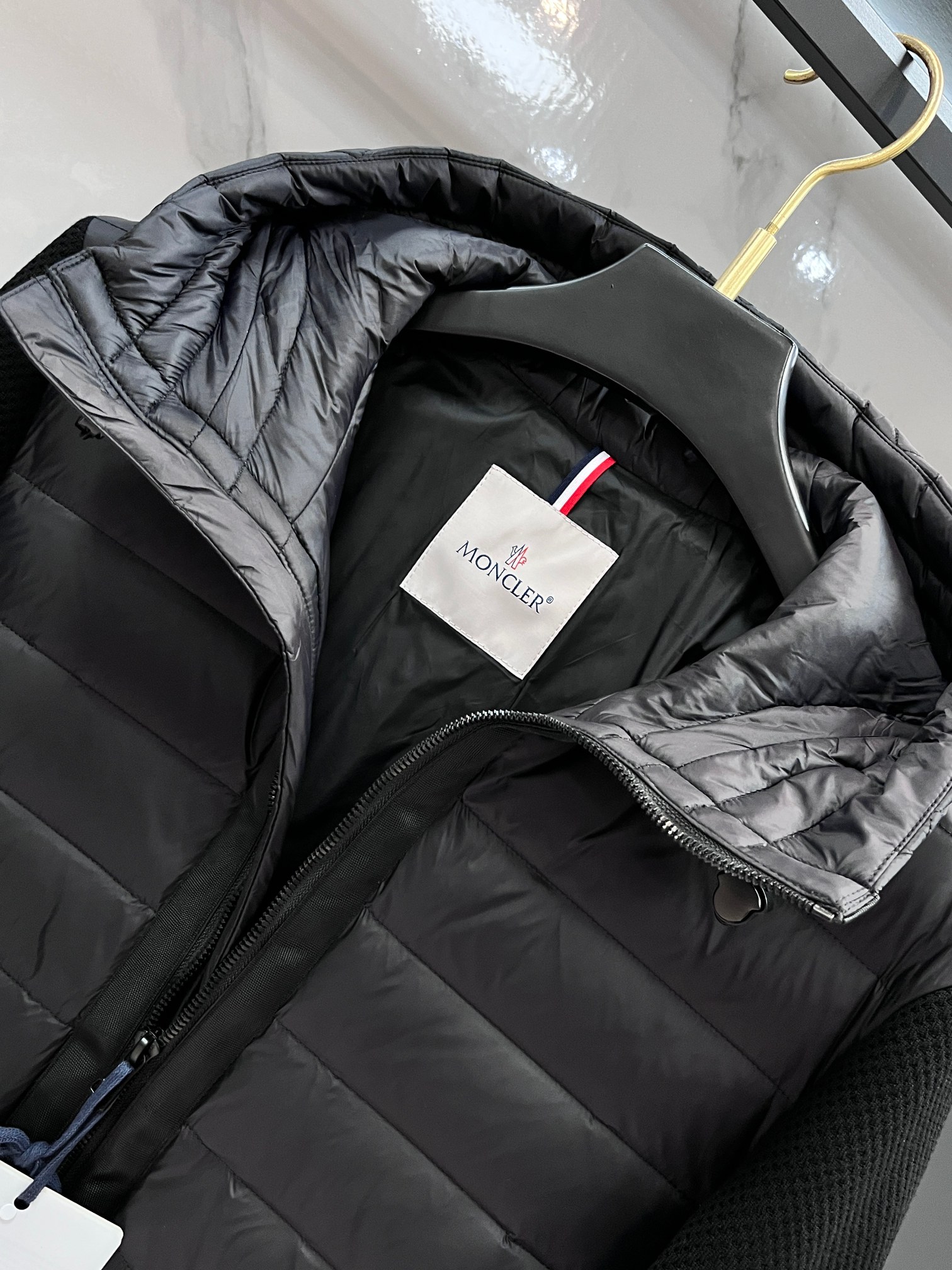 🆕 蒙口 经典加厚针织拼接连帽羽绒外套.软尼龙面料.上身更佳轻便舒适.特级鹅绒填充.填充超级饱满.全套原