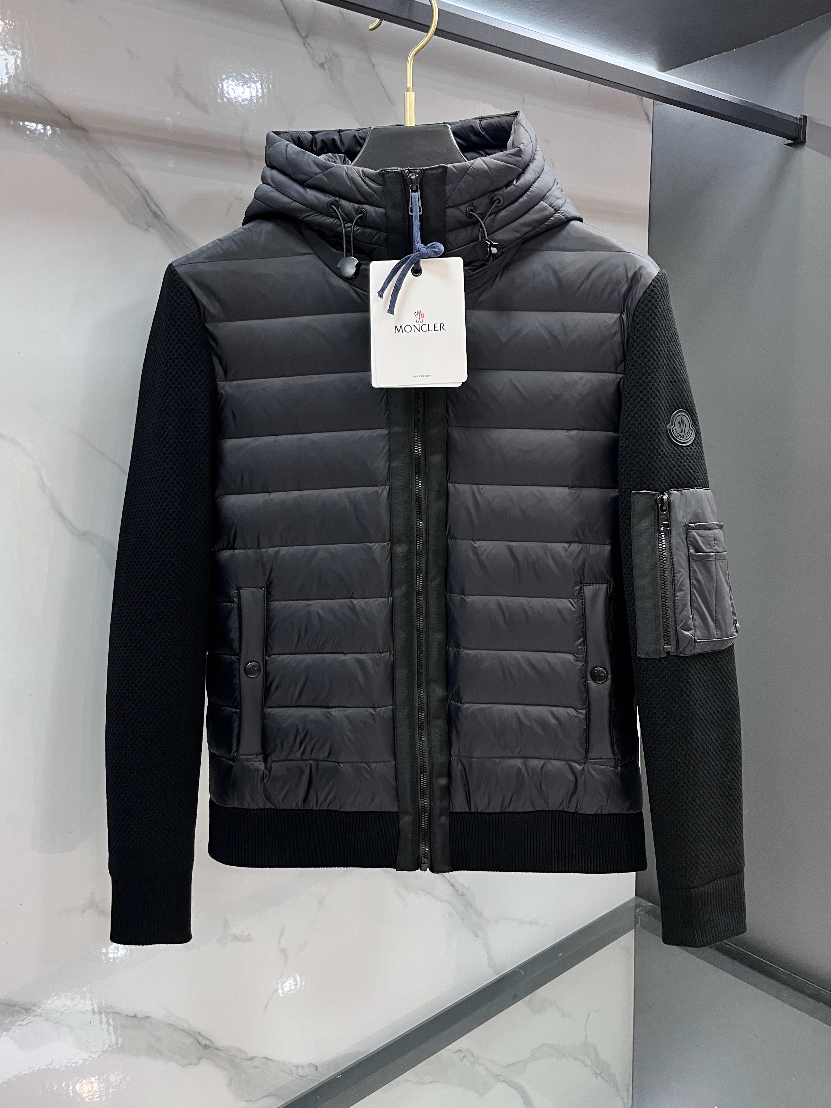 🆕 蒙口 经典加厚针织拼接连帽羽绒外套.软尼龙面料.上身更佳轻便舒适.特级鹅绒填充.填充超级饱满.全套原