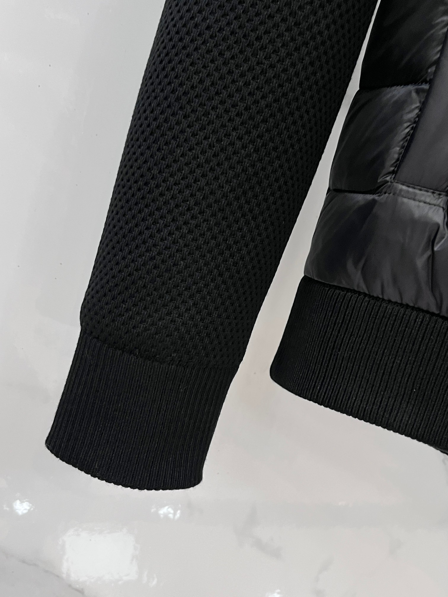 🆕 蒙口 经典加厚针织拼接连帽羽绒外套.软尼龙面料.上身更佳轻便舒适.特级鹅绒填充.填充超级饱满.全套原