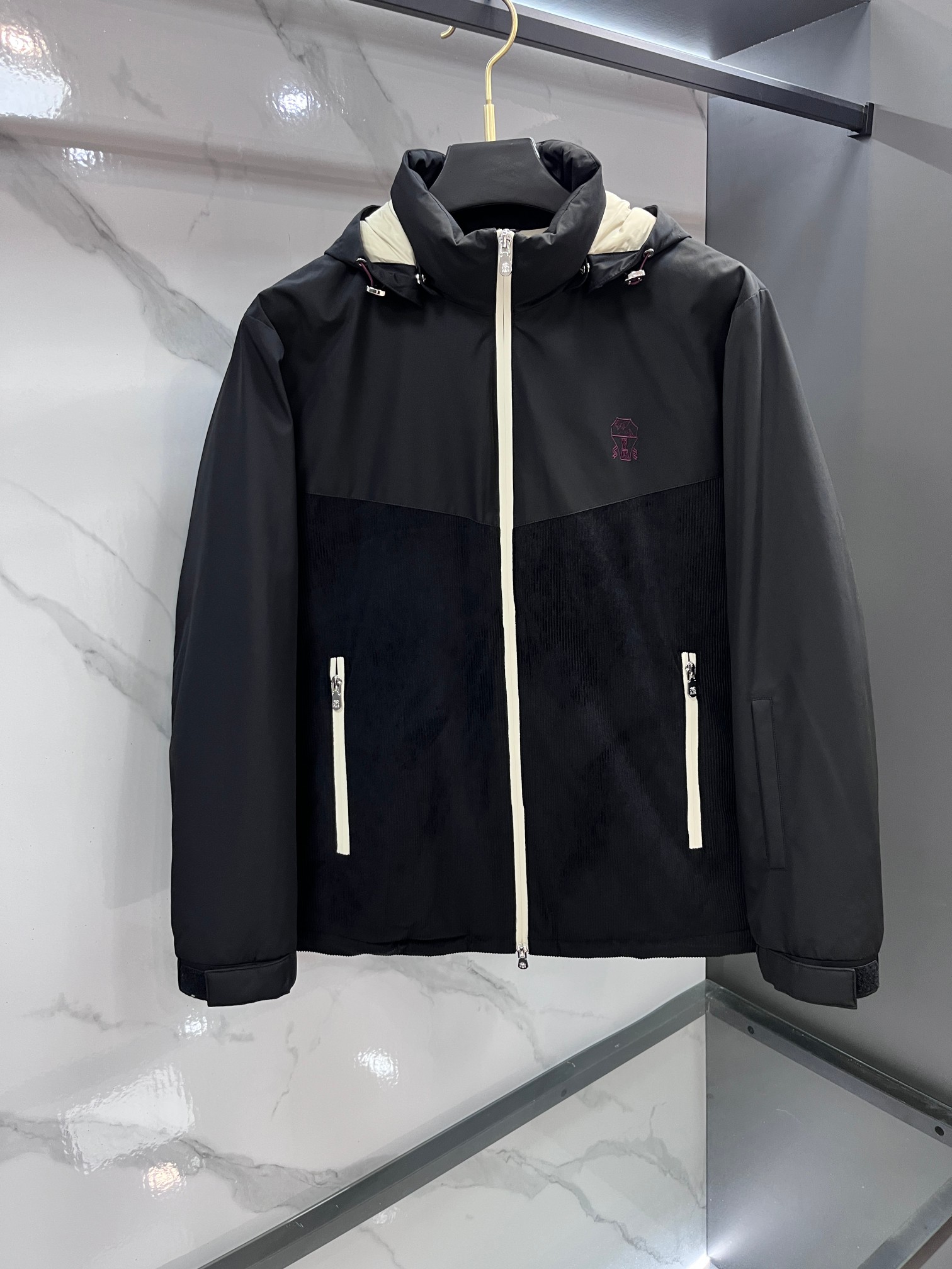 🆕 BC 新品25FW秋冬新款时尚撞色拼接拉链羽绒服，男士经典徽章刺绣条绒撞色连帽夹克羽绒！贸易公司渠道