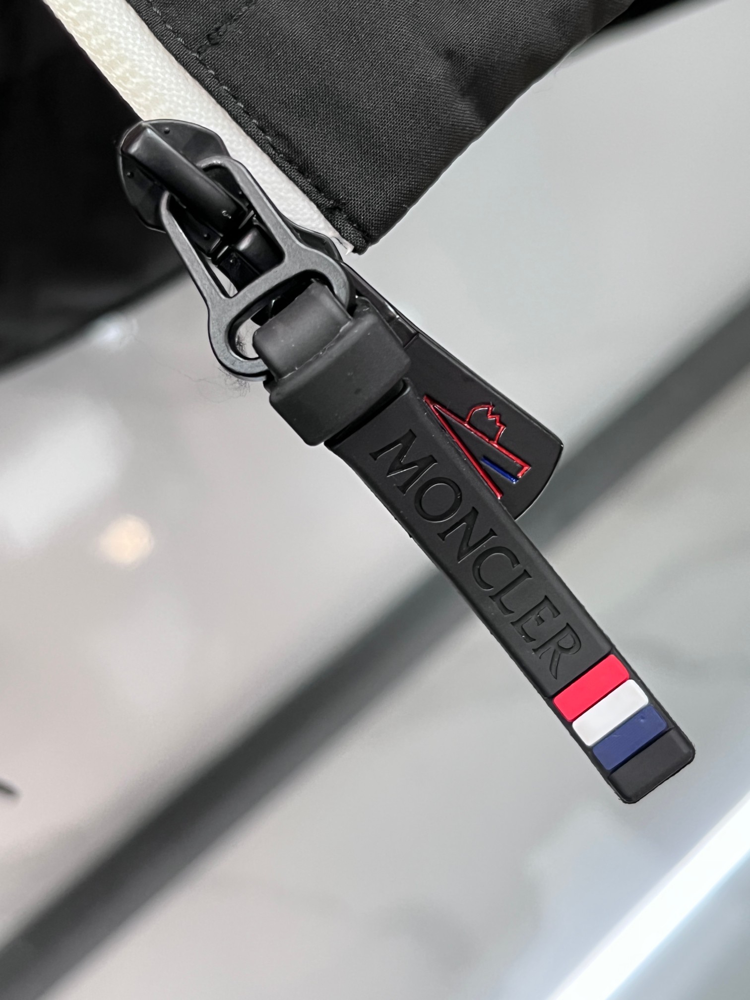 🆕 蒙口 2025SS秋冬季出品新款！-Moncl*r经典连帽羽绒服夹克外套 采用新国标90白鸭绒 男士