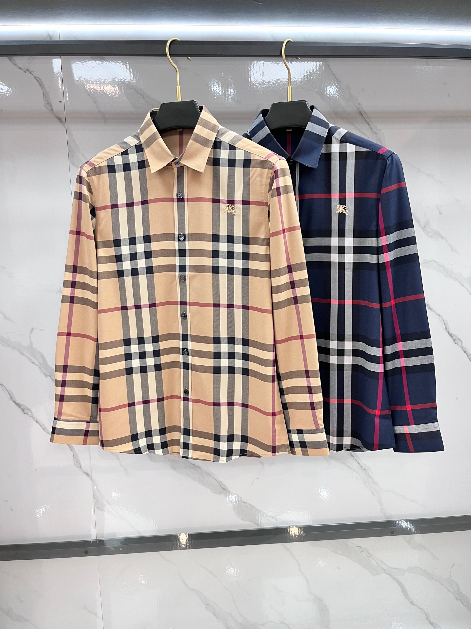 巴宝莉 官网1:1原单品质25ss新款秋冬格子对位衬衫原版3,200购入开发，面料采用100%锦纶定织格