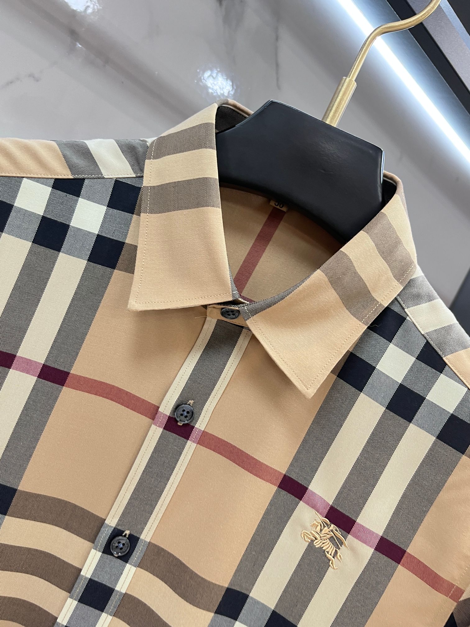 巴宝莉 官网1:1原单品质25ss新款秋冬格子对位衬衫原版3,200购入开发，面料采用100%锦纶定织格